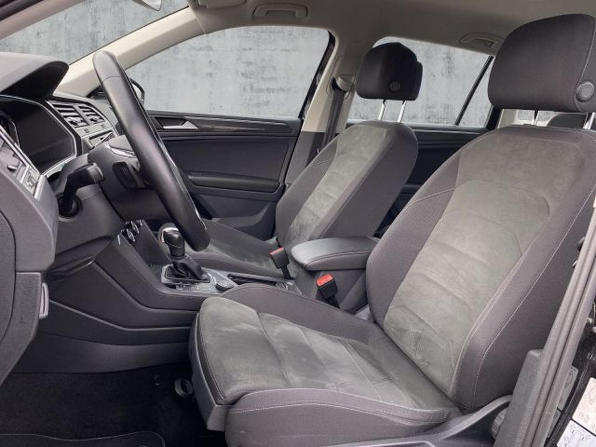 VW Tiguan Tiguan 2.0 TDI DSG Highl. R-Line 4M NAVI AHK 360 (2020) - Photo 11