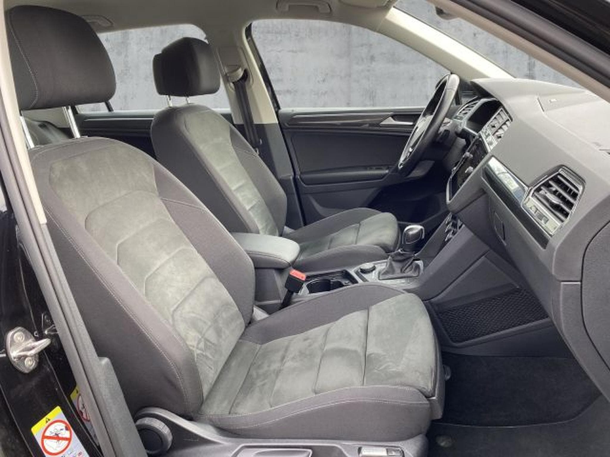 VW Tiguan Tiguan 2.0 TDI DSG Highl. R-Line 4M NAVI AHK 360 (2020) - Photo 13