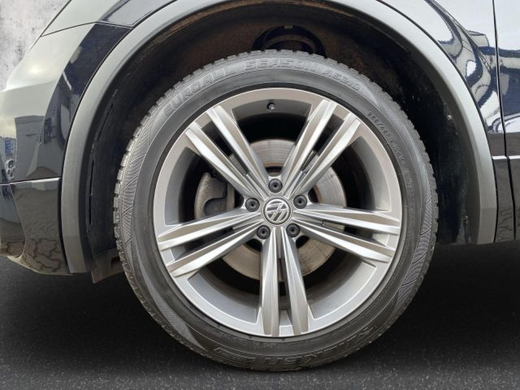 VW Tiguan Tiguan 2.0 TDI DSG Highl. R-Line 4M NAVI AHK 360 (2020) - Photo 9