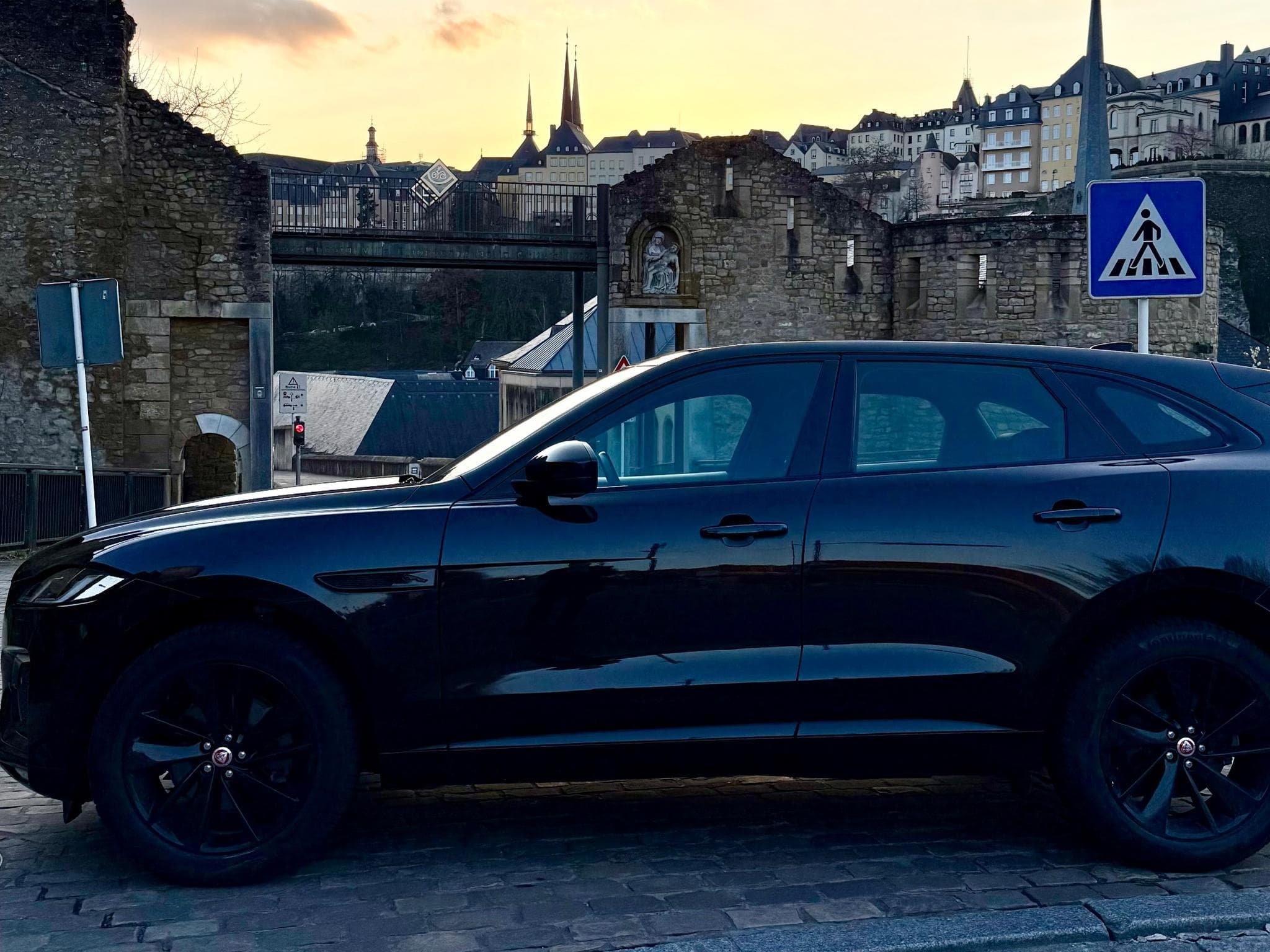 Jaguar F-Pace P250 R-DYNAMIC SE AWD (2022) - Foto 6