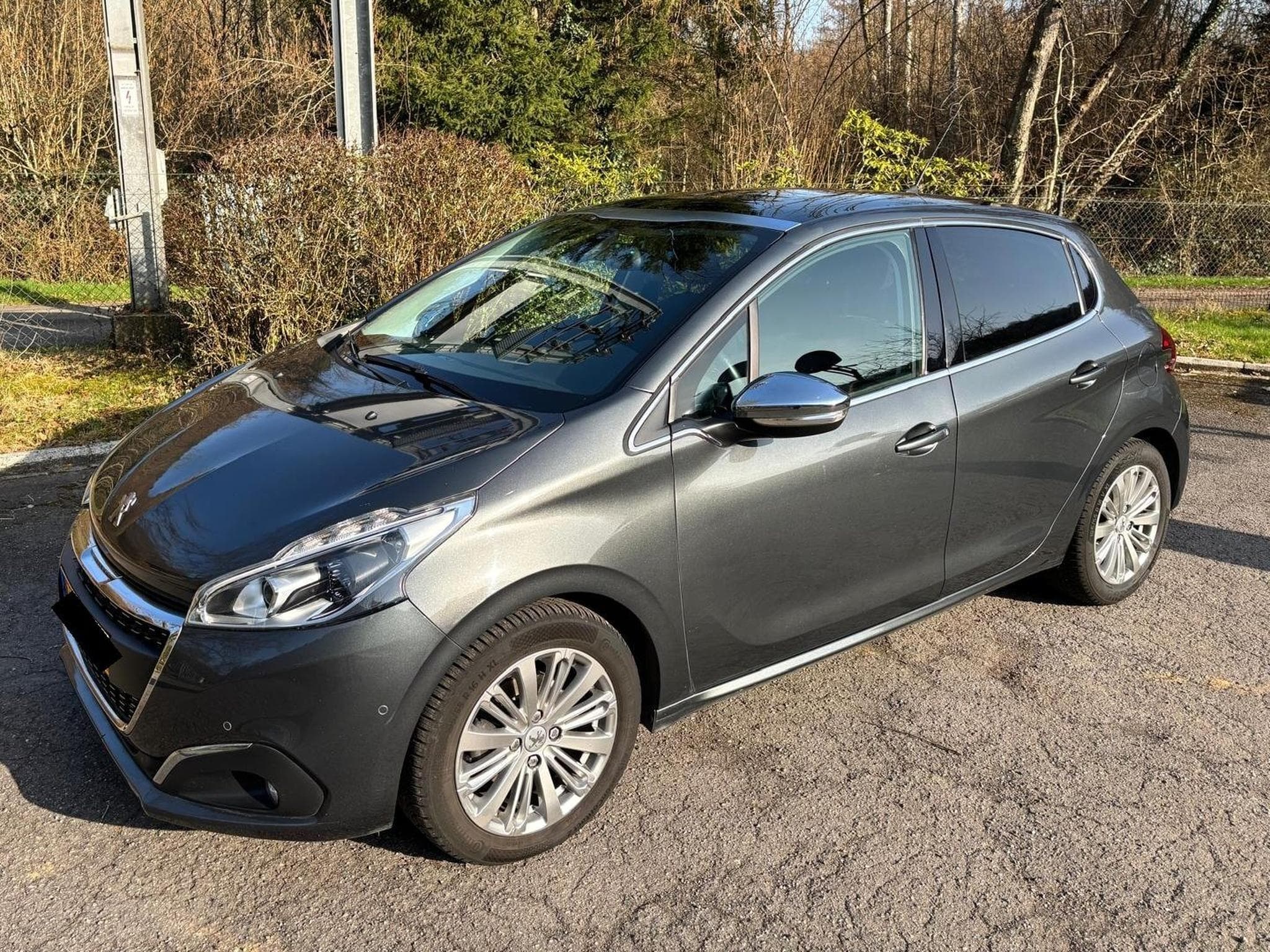 Peugeot 208 PureTech (2017) - Photo 1