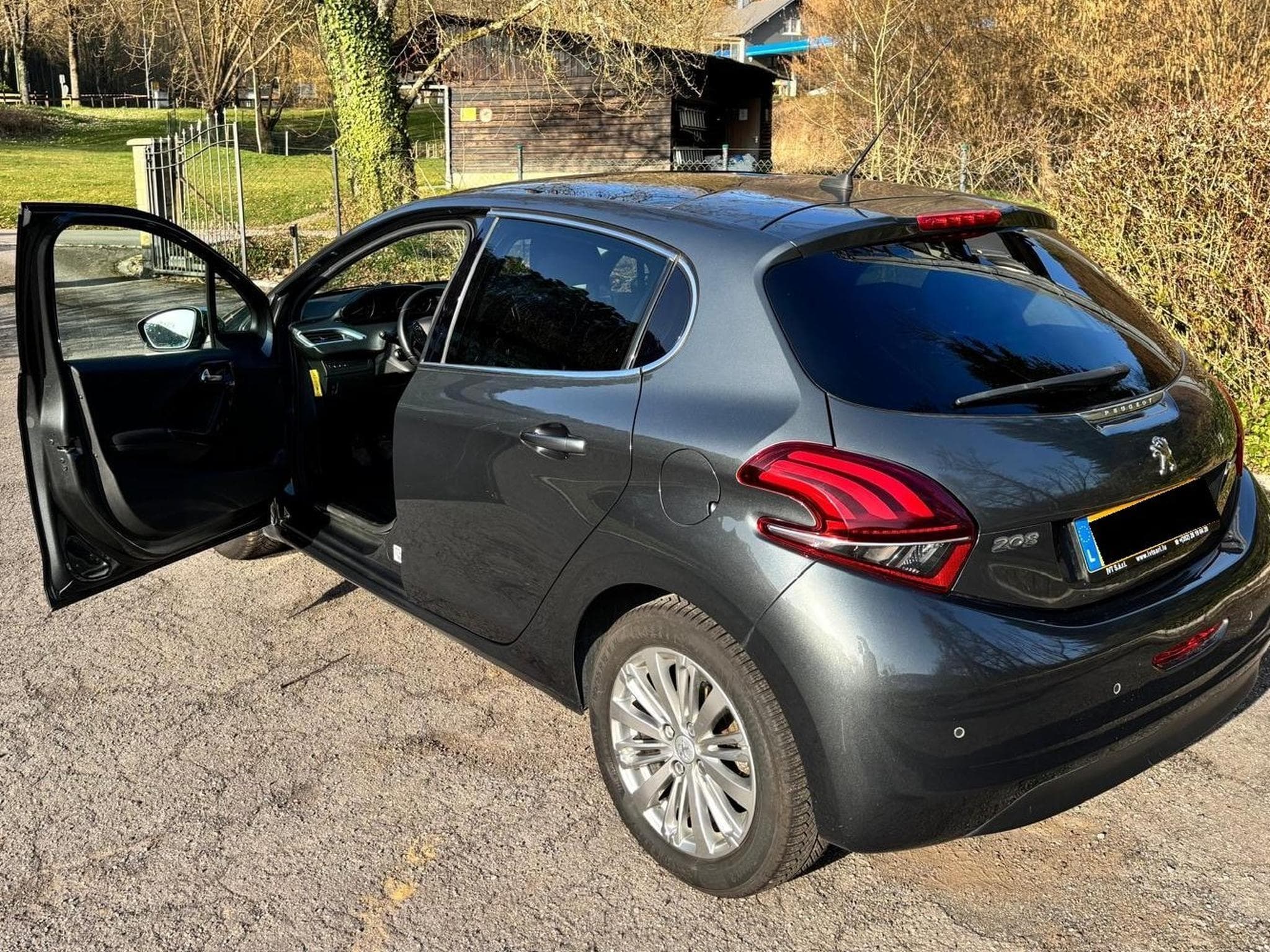 Peugeot 208 PureTech (2017) - Photo 3