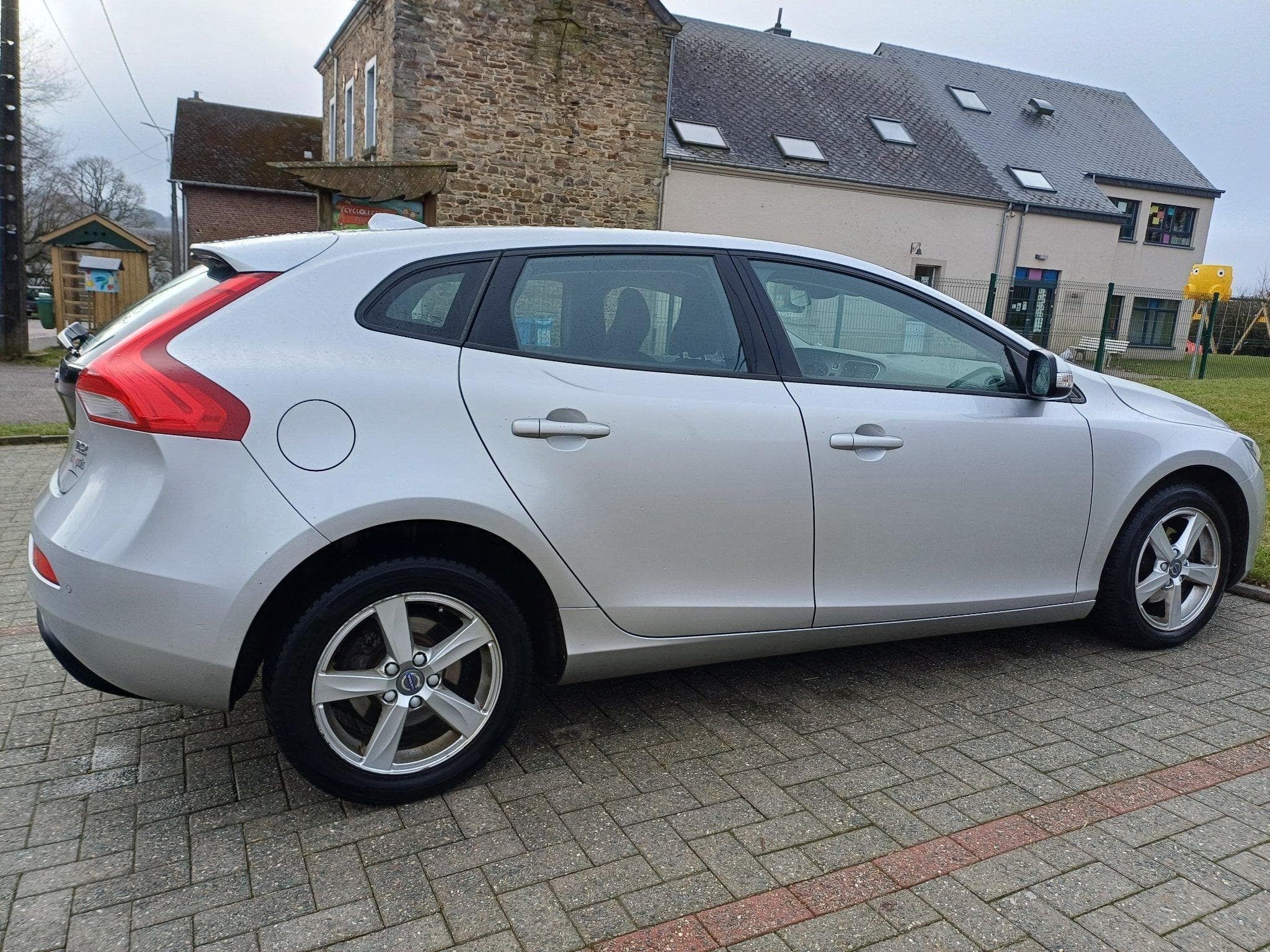 Volvo V40 D2 Kinetic (2016) - Photo 2