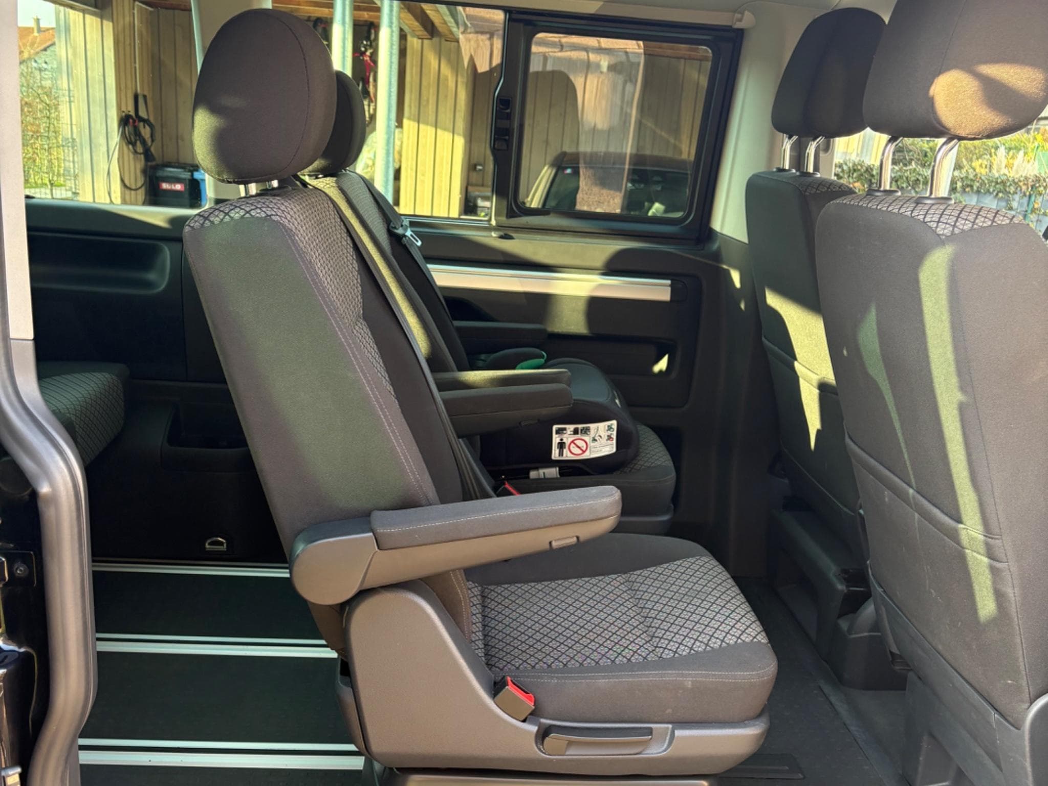 VW Multivan 4Motion (2021) - Photo 9