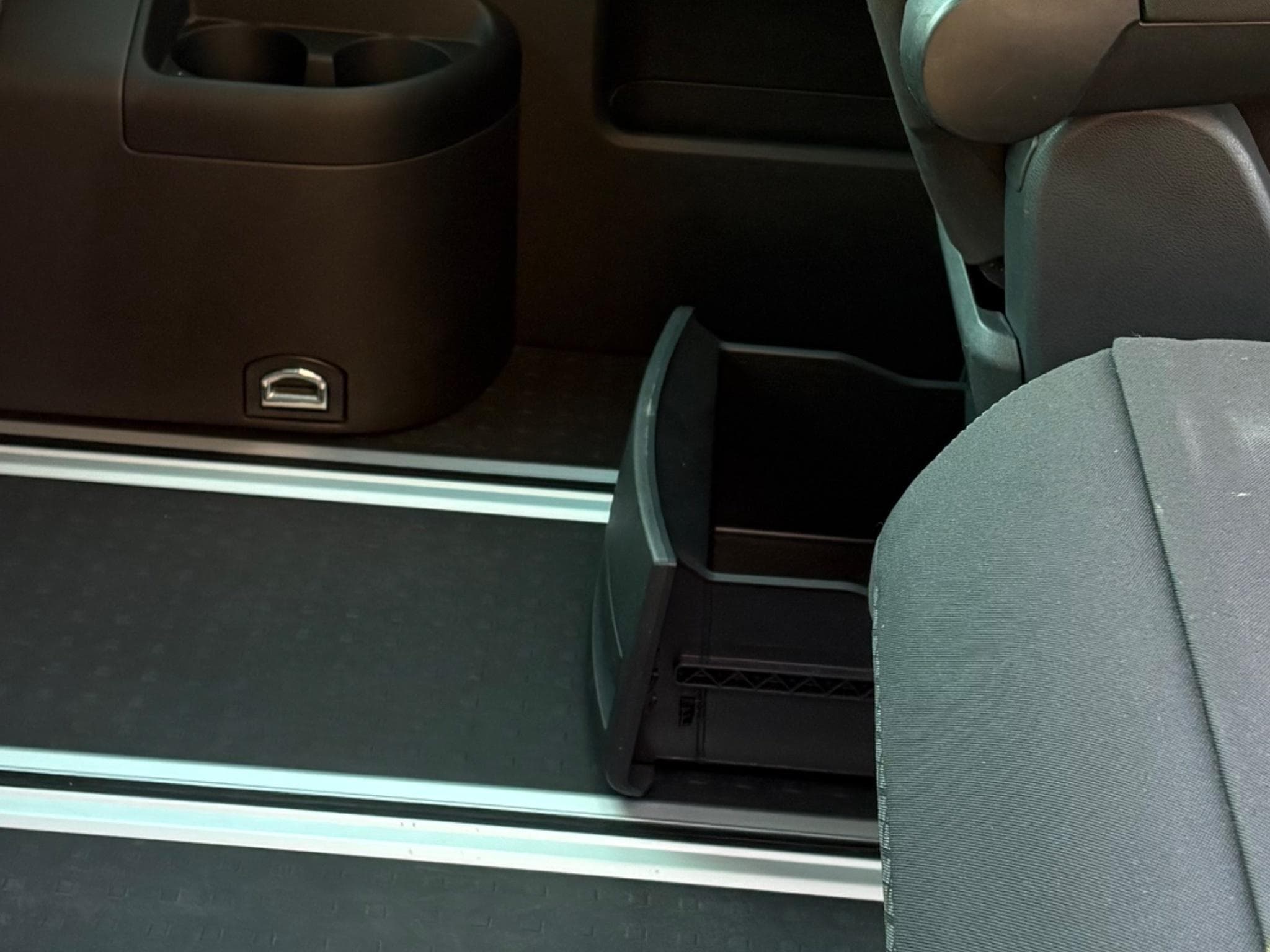 VW Multivan 4Motion (2021) - Photo 11