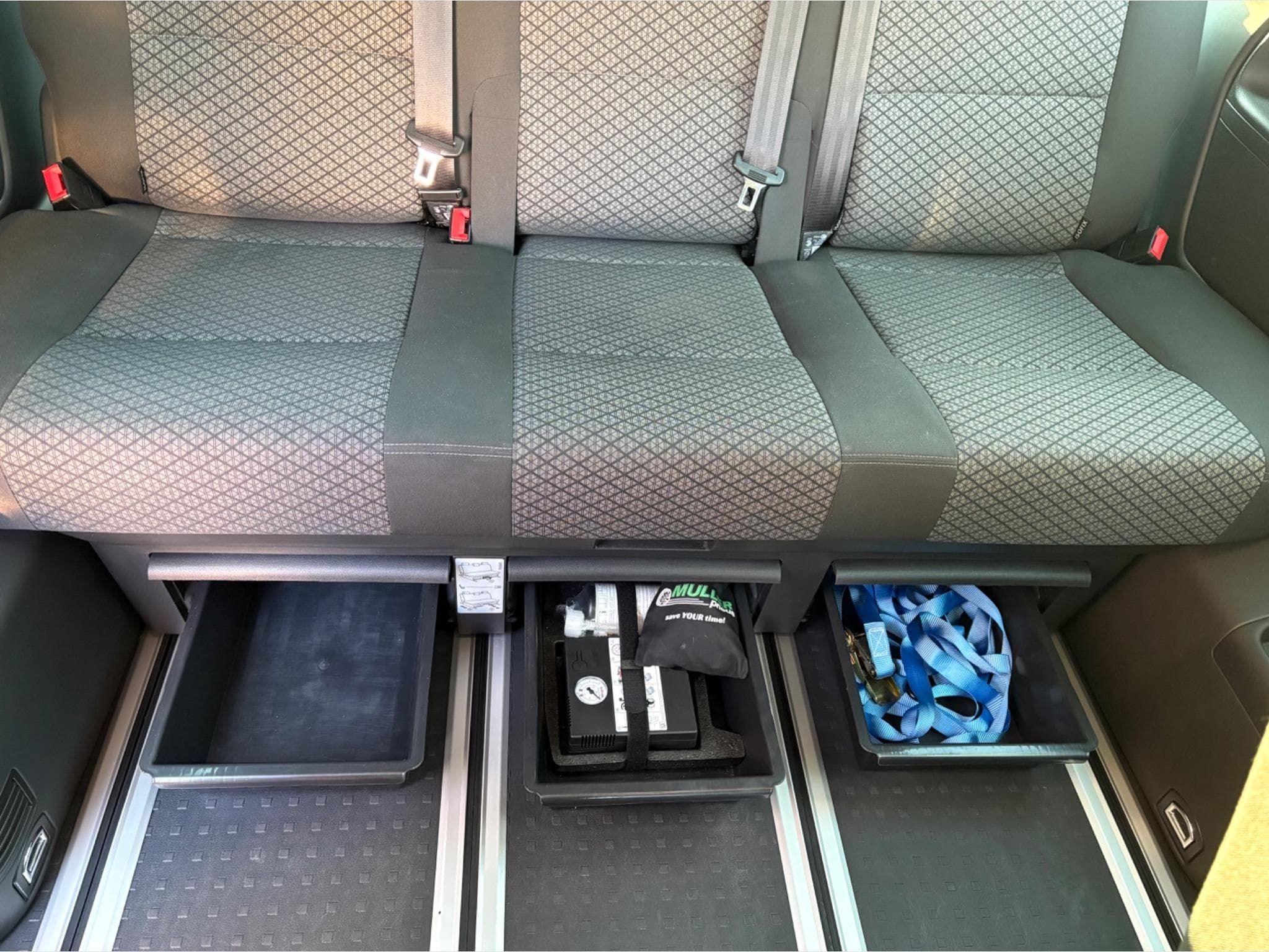 VW Multivan 4Motion (2021) - Photo 12