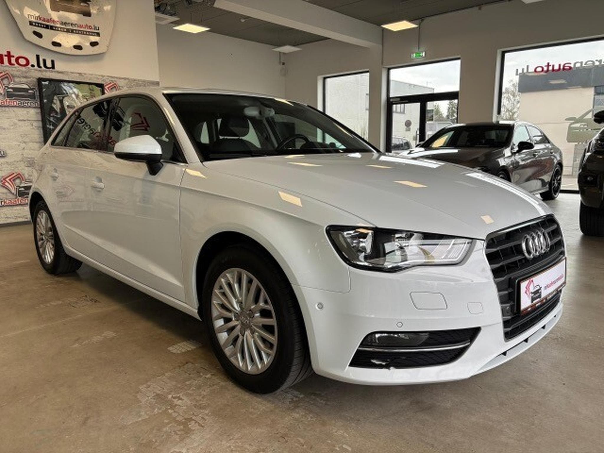 Audi A3 Sportback ambiente (2015) - Photo 2