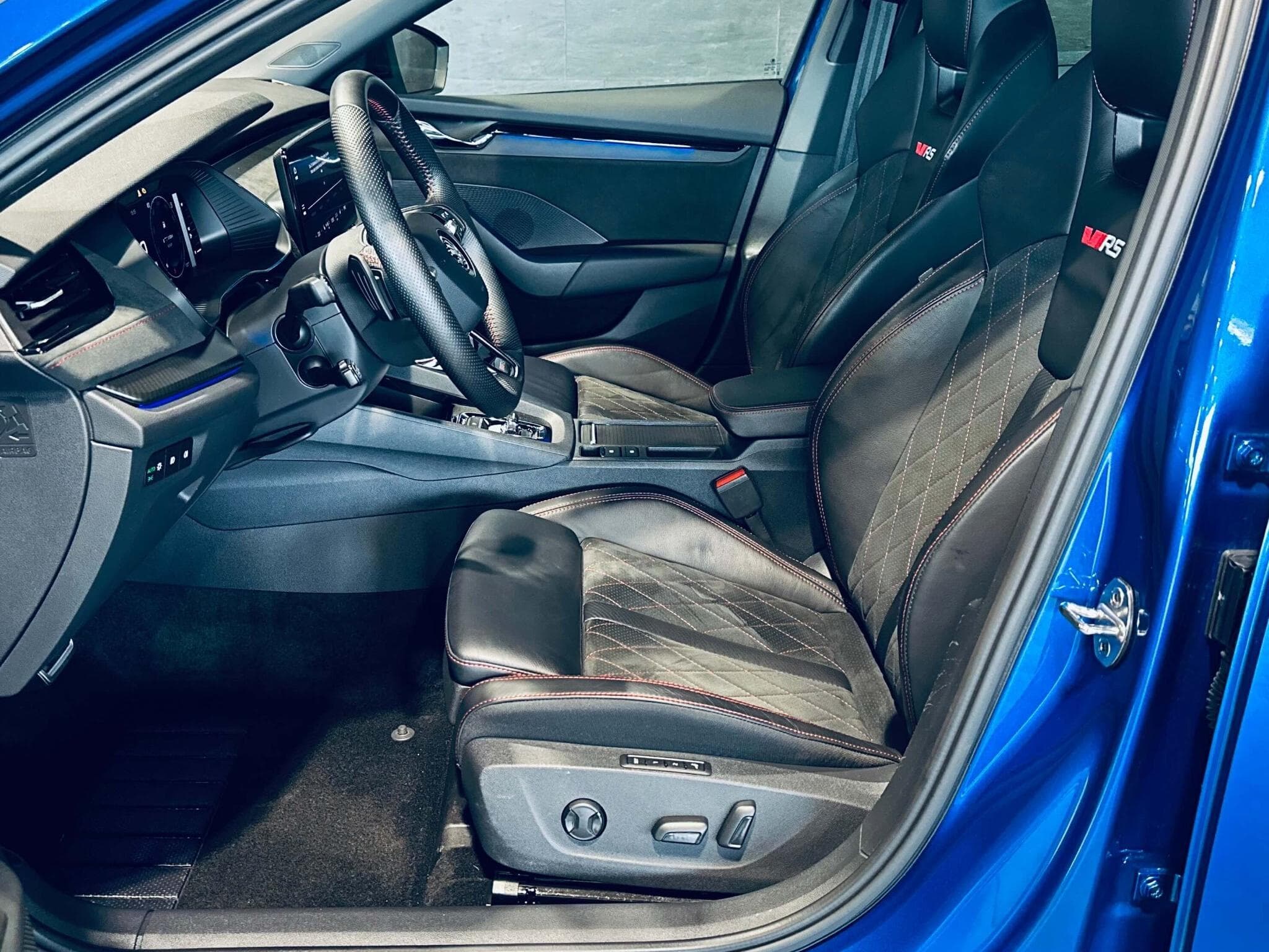 Skoda Octavia OCTAVIA RS BREAK TDI 4X4 DSG (2024) - Photo 7