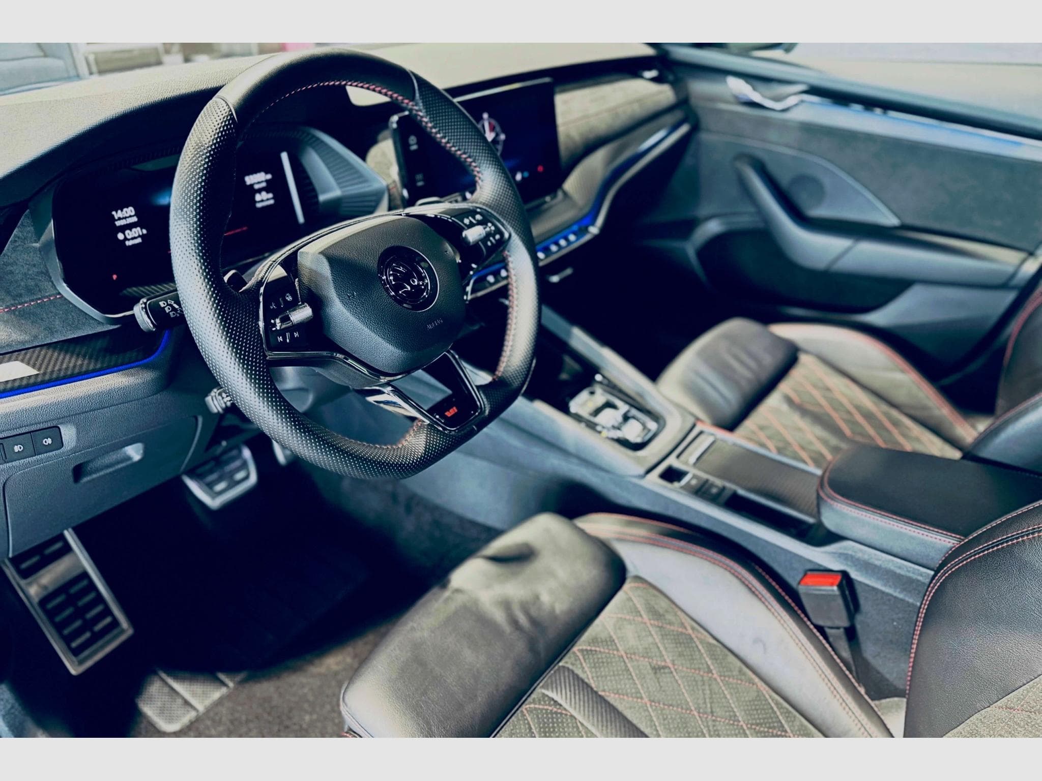 Skoda Octavia OCTAVIA RS BREAK TDI 4X4 DSG (2024) - Photo 9