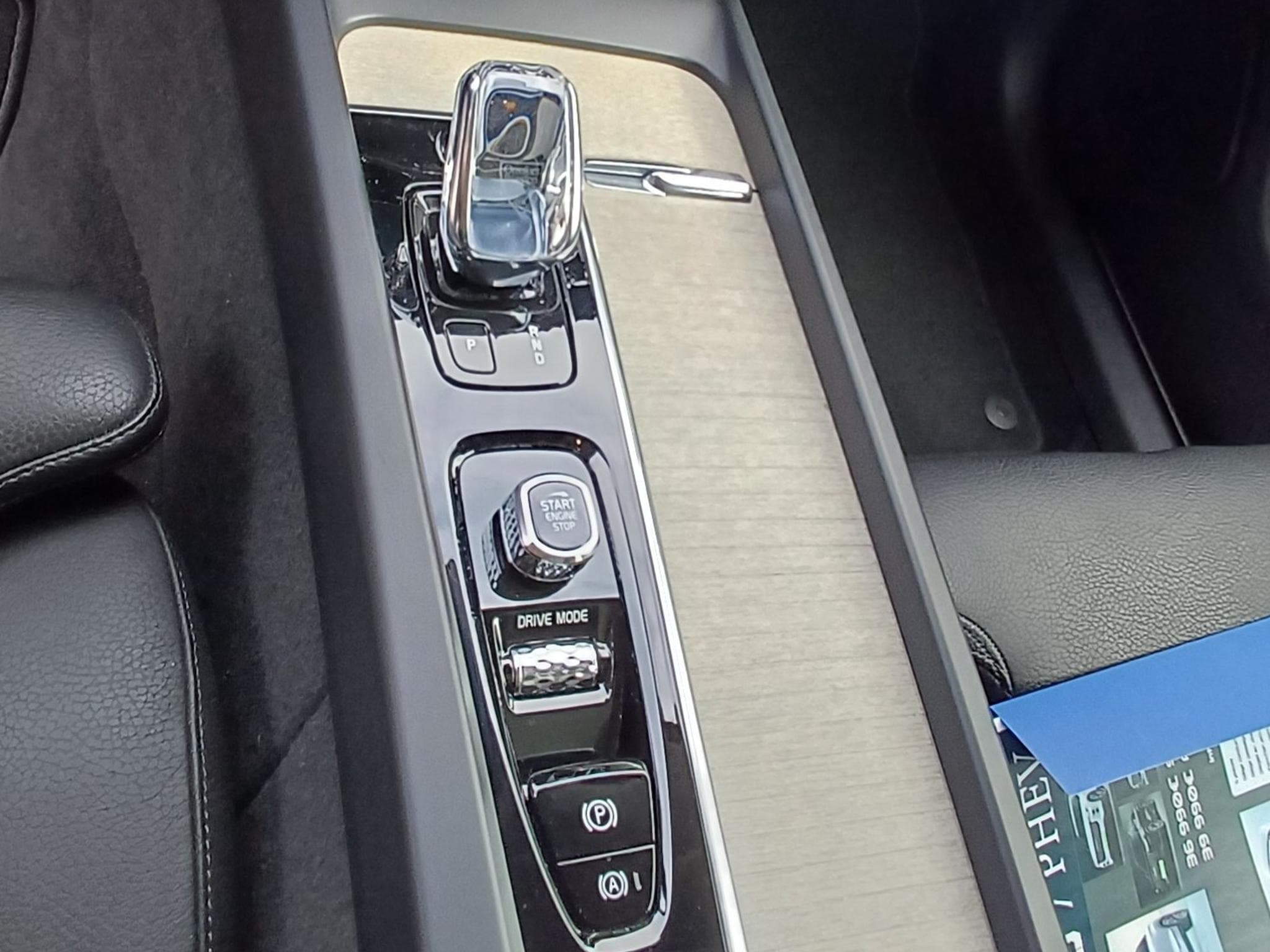 Volvo XC60 B4 AWD INSCRIPTION - Hybrid/Diesel (2020) - Foto 8