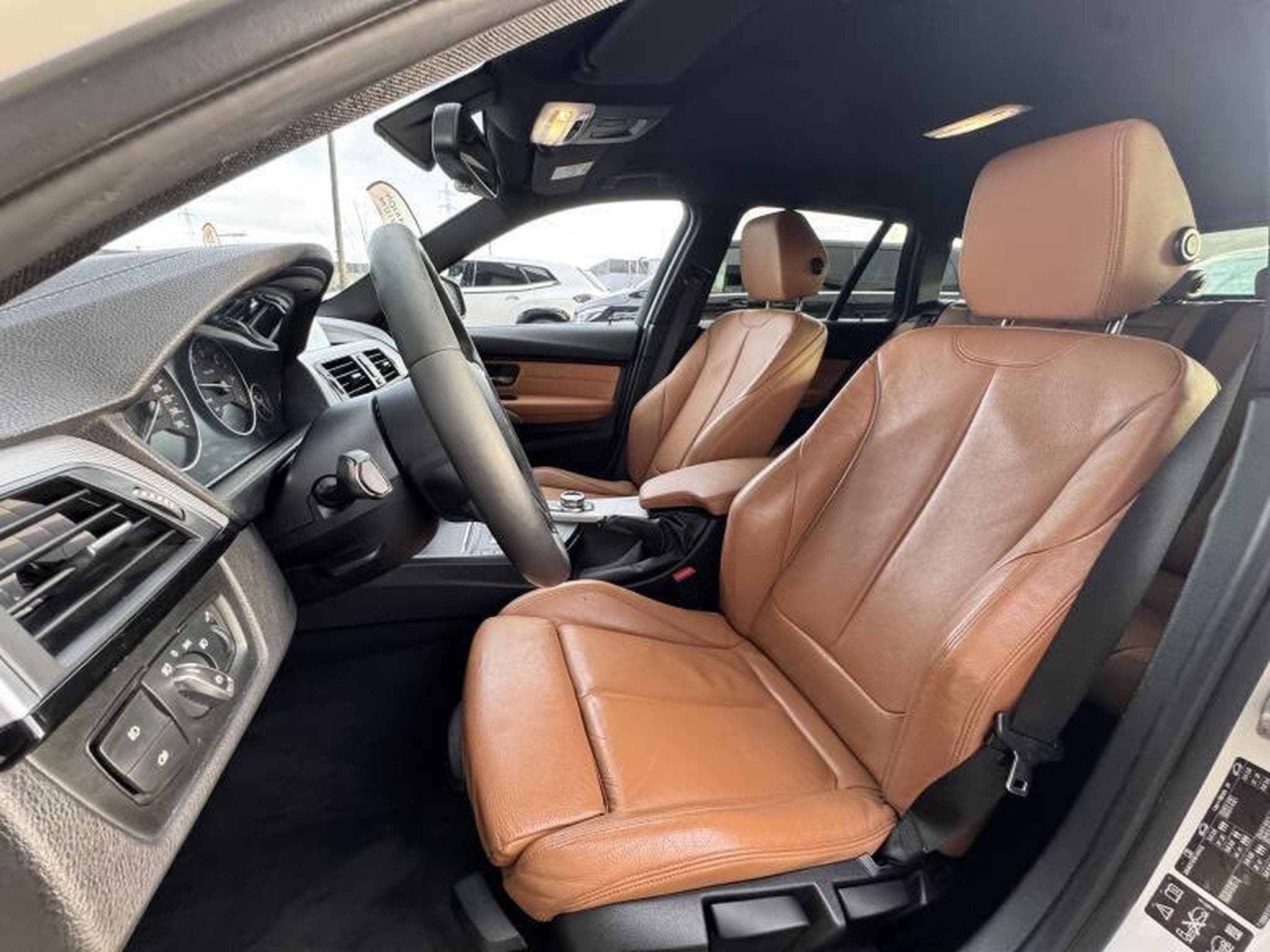 BMW 330 d xDrive pack M (2017) - Photo 6
