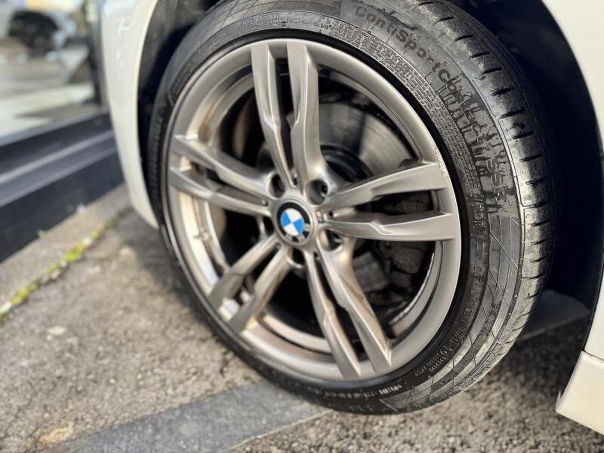 BMW 330 d xDrive pack M (2017) - Photo 9