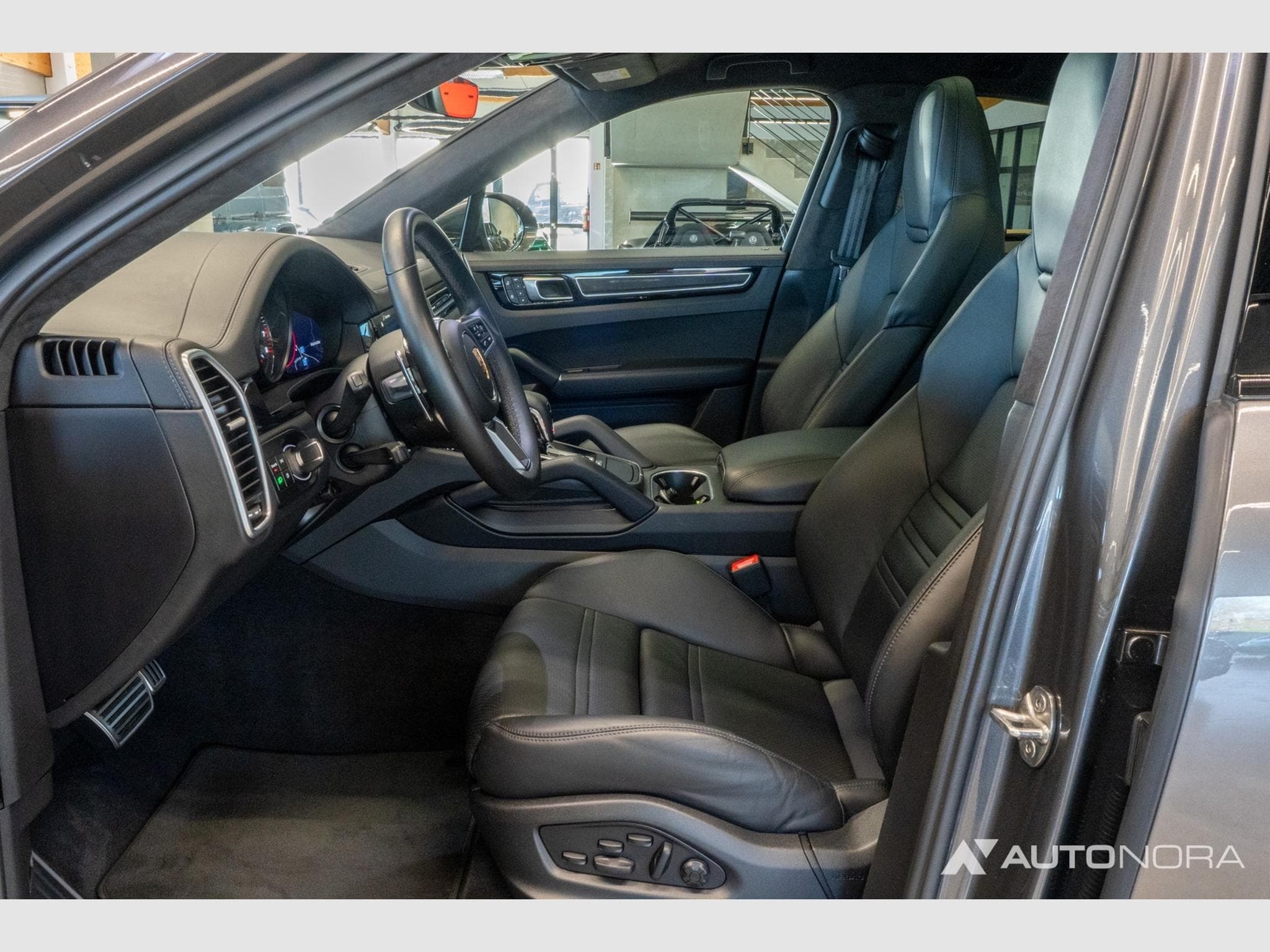 Porsche Cayenne Coupé GTS (2023) - Photo 11