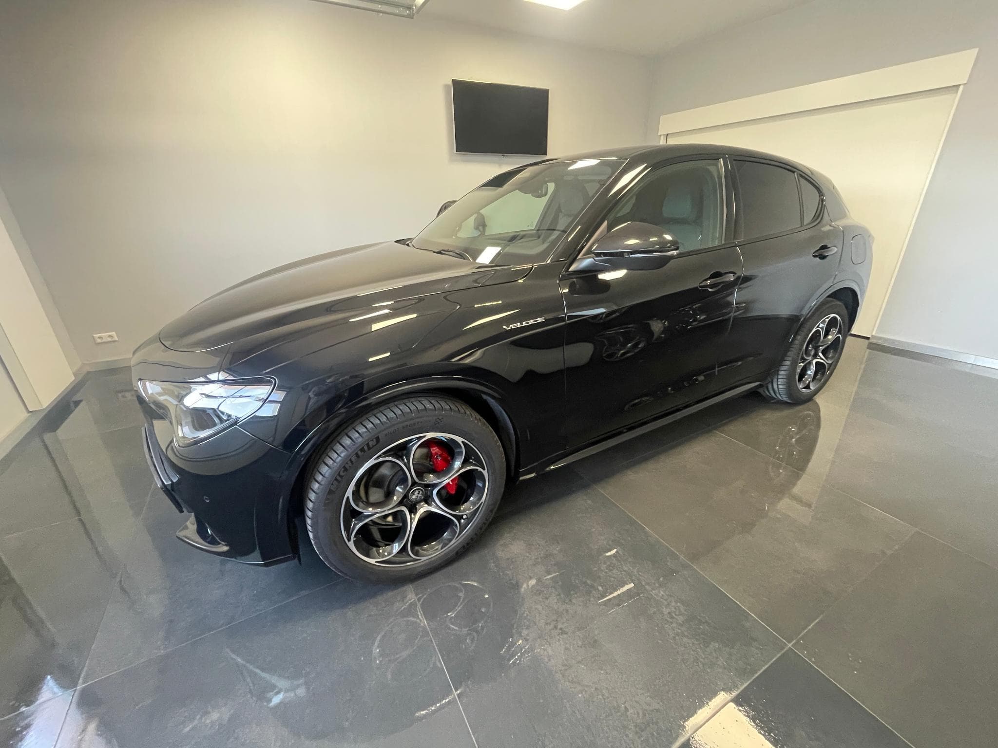 Alfa-Romeo Stelvio Veloce (2025) - Photo 2