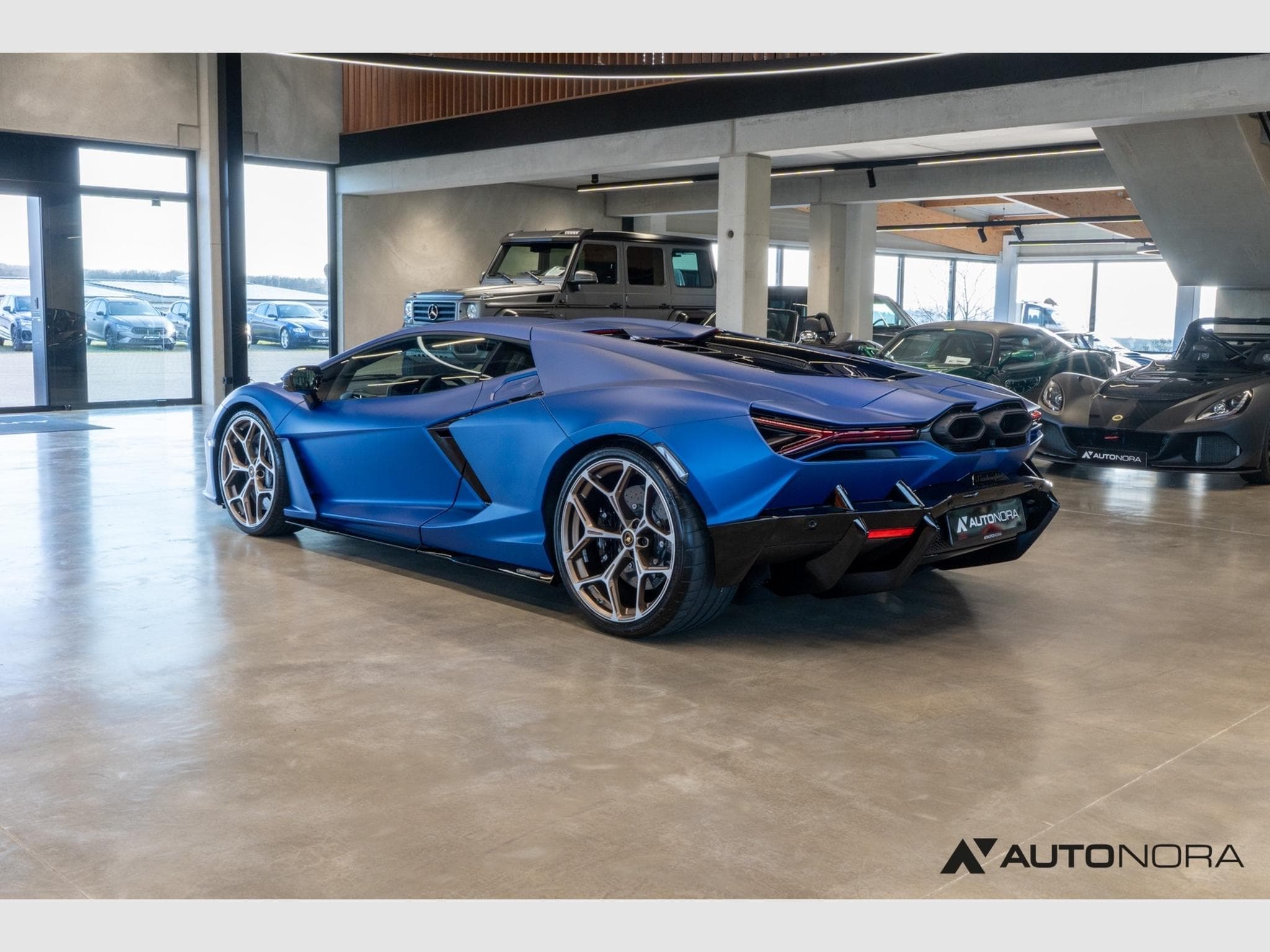 Lamborghini Revuelto (2024) - Photo 2