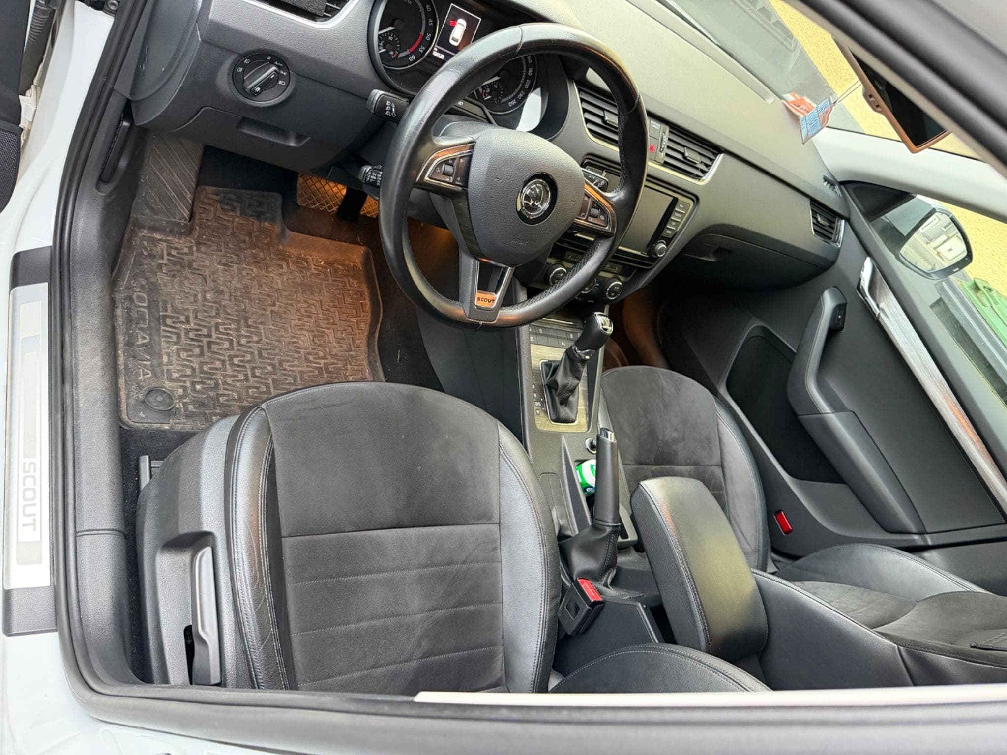 Skoda Octavia Scout 4X4 2.0 TDI 184PS (2016) - Photo 2