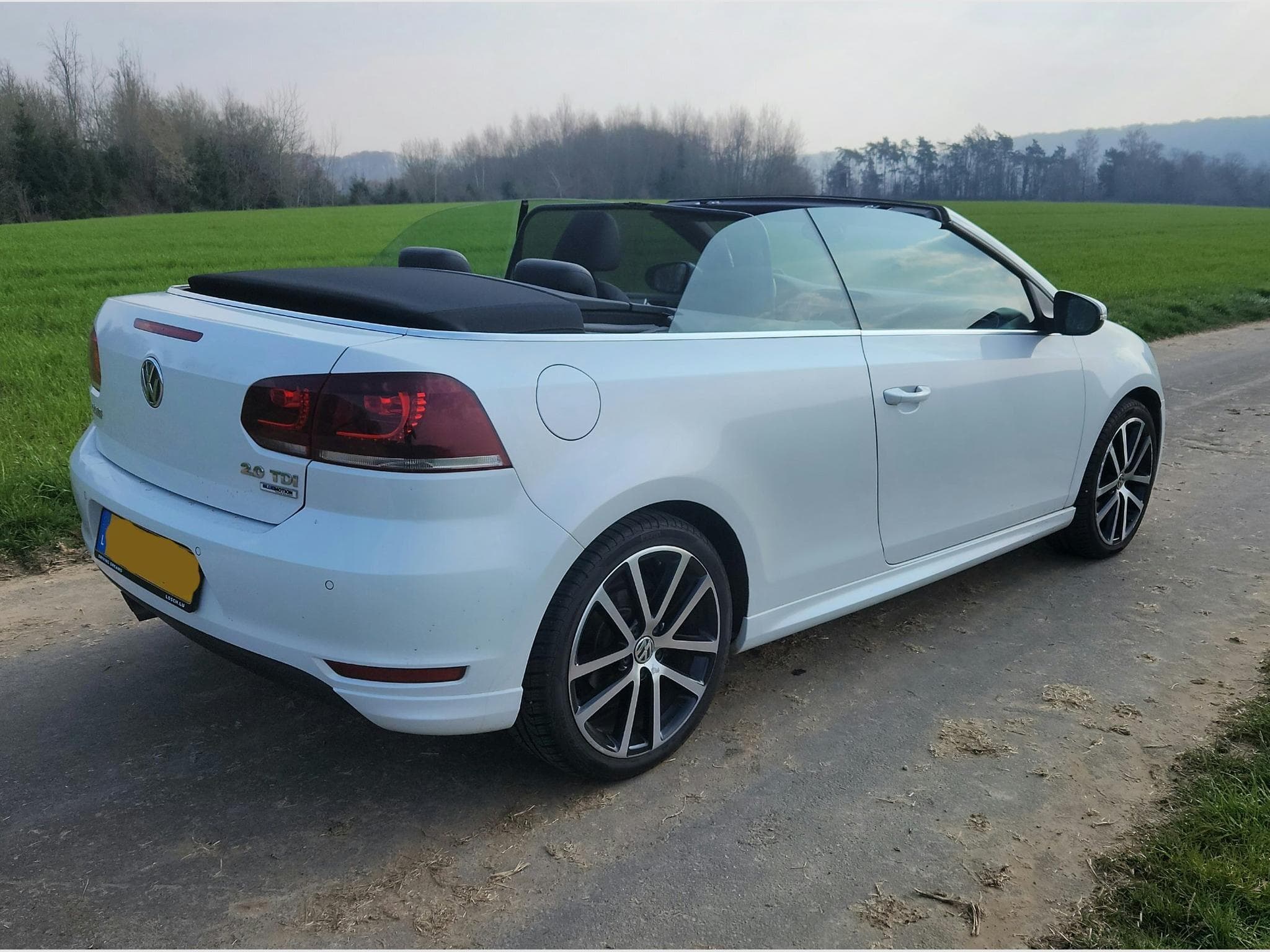 VW Golf 2.0 TDI 150CV blanc nacré cabriolet (2016) - Foto 4