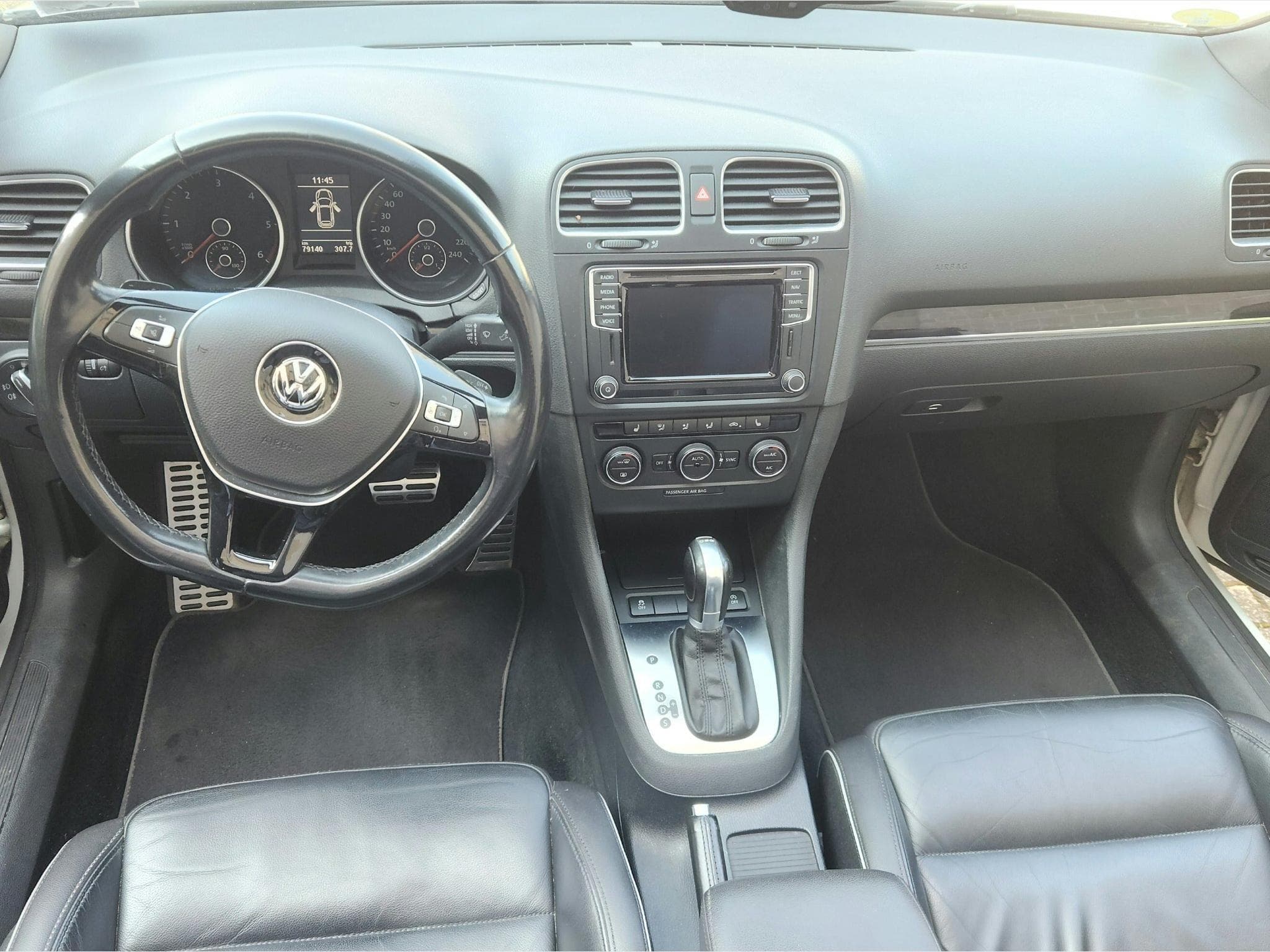 VW Golf 2.0 TDI 150CV blanc nacré cabriolet (2016) - Foto 11