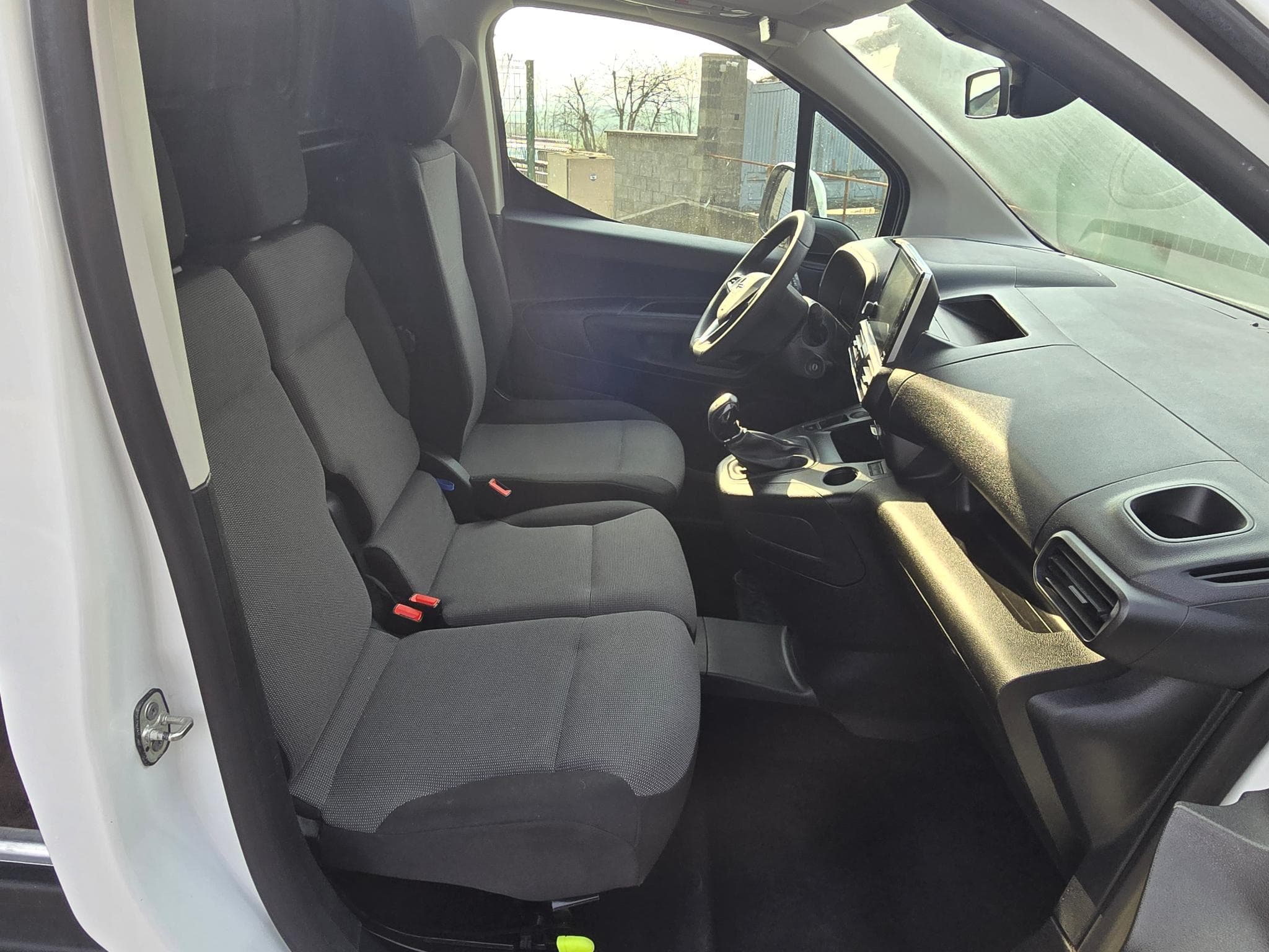 Peugeot Partner hdi 102 cv 2020 66000 kms L2 opts 3 places 11290 HTVA (2020) - Foto 10