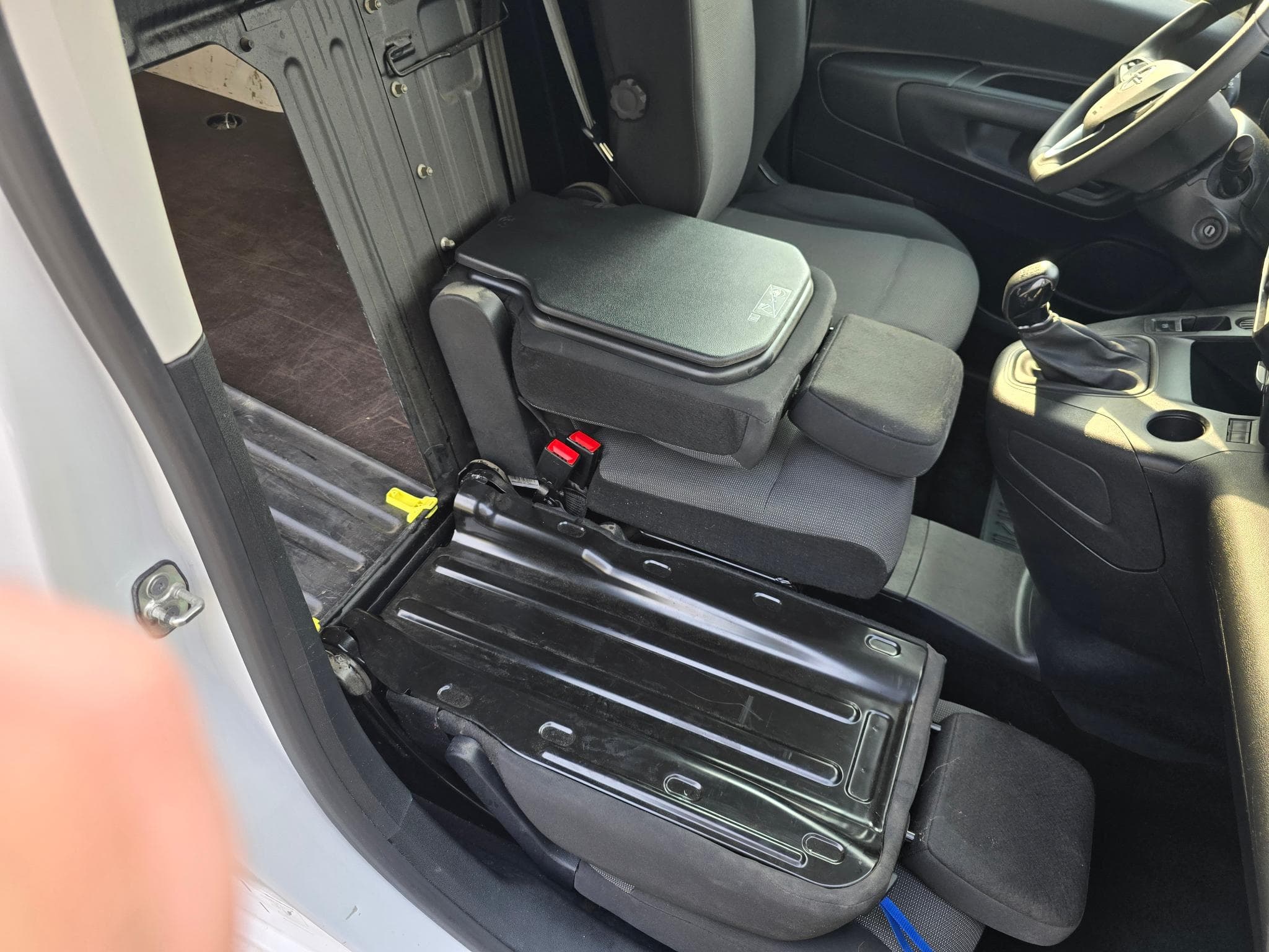 Peugeot Partner hdi 102 cv 2020 66000 kms L2 opts 3 places 11290 HTVA (2020) - Foto 8