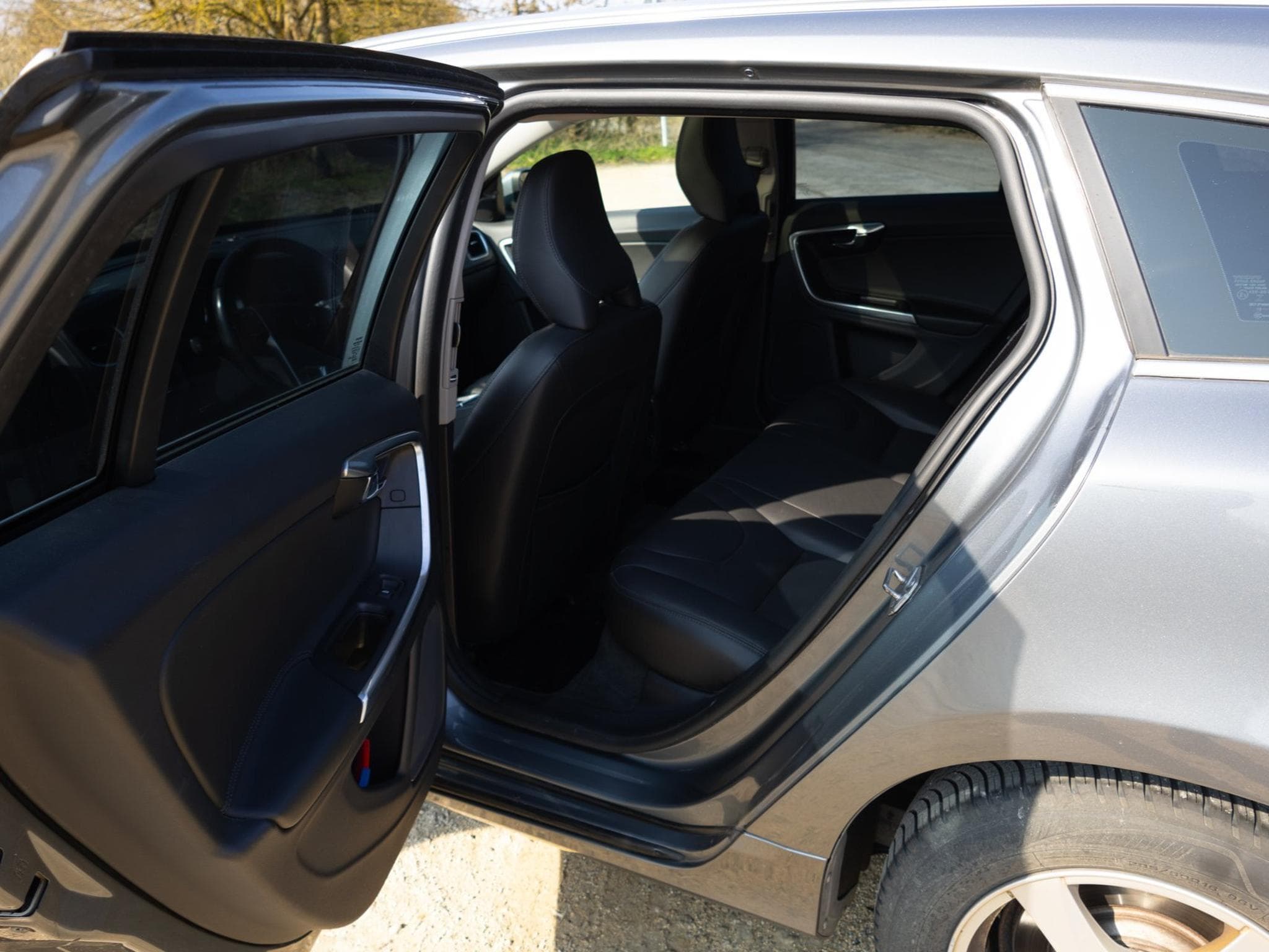 Volvo V60 2.0 D4 Summum Aut. ACC BLIS Camera (2017) - Foto 9