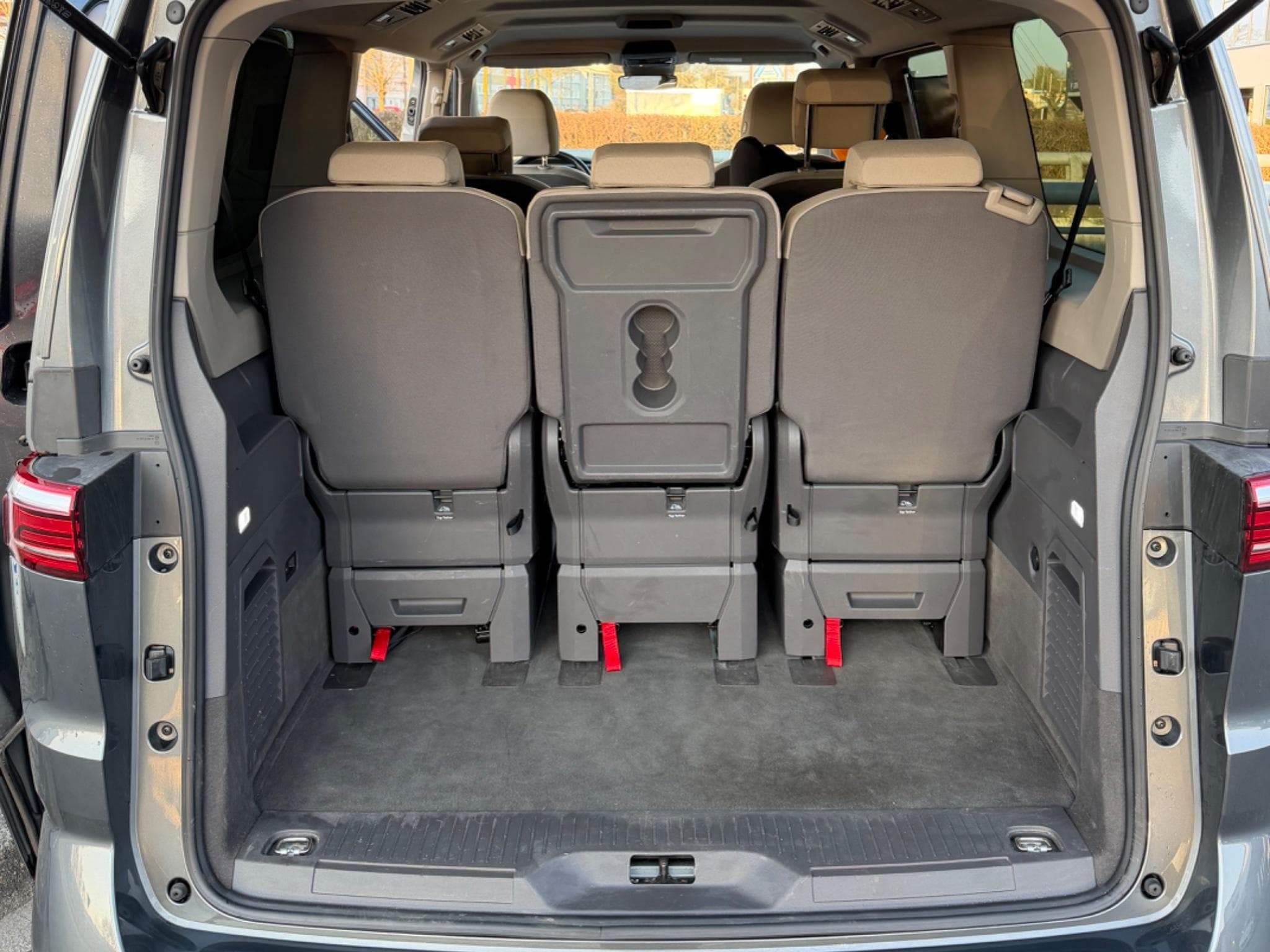 VW Multivan T7 (2024) - Foto 8