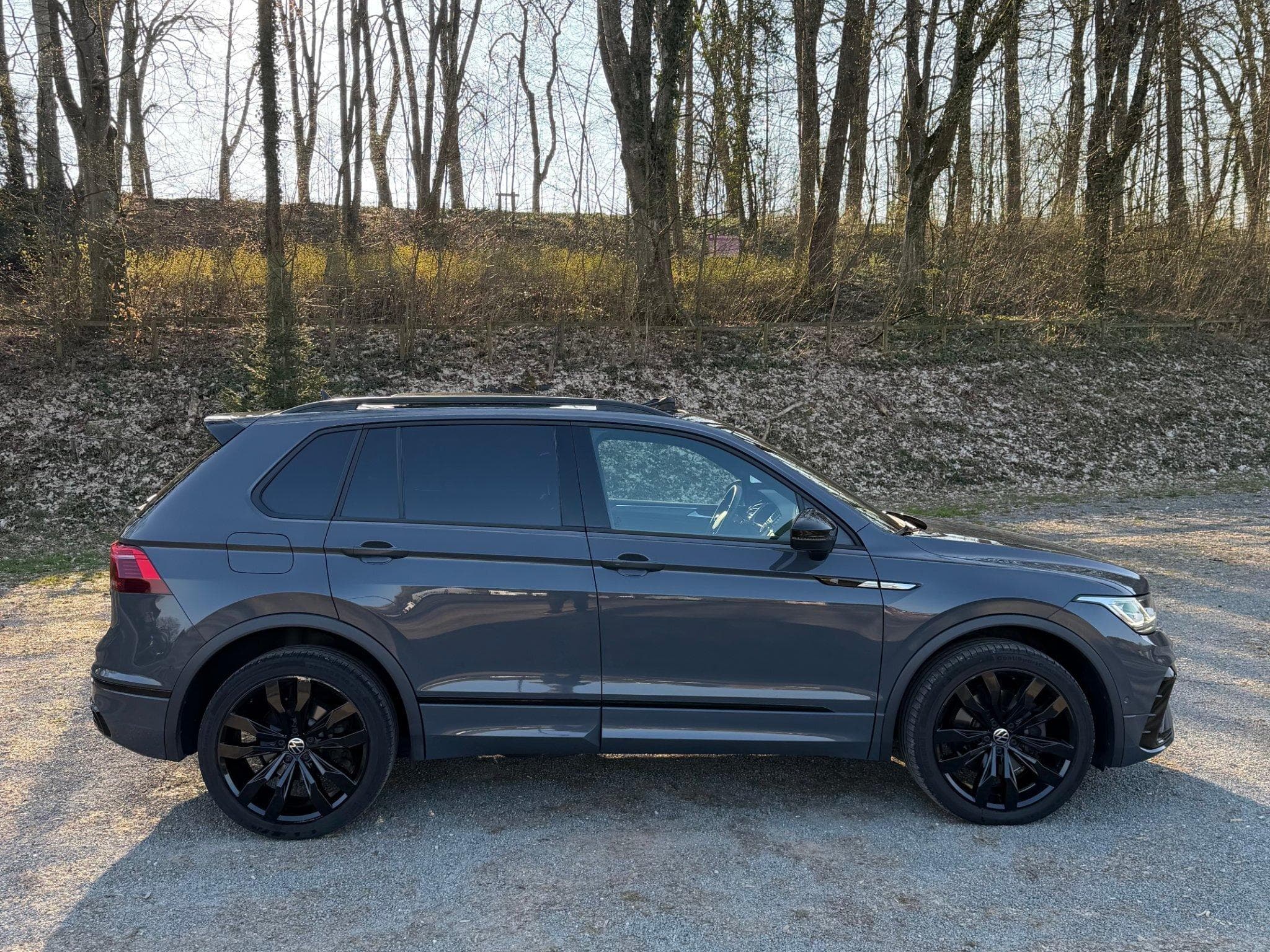 VW Tiguan 2.0 TDI 200HP DSG 4MOTION R-LINE (2024) - Foto 3