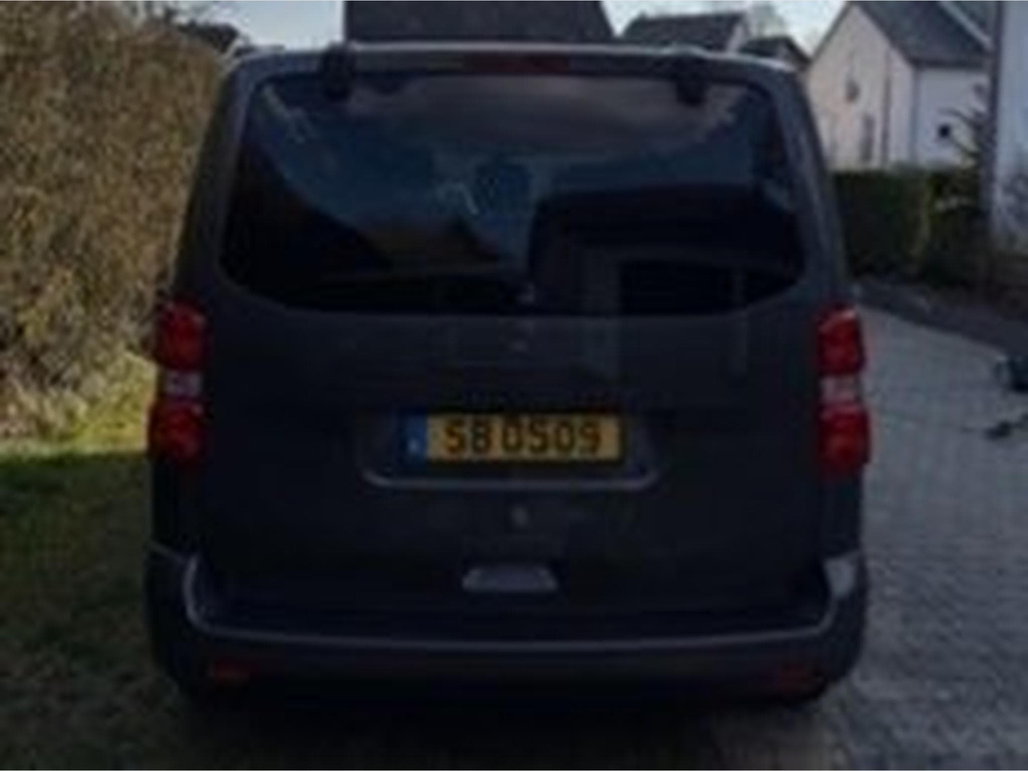 Peugeot Traveller 2.0 BlueHDi / Business / L1 (2018) - Foto 2