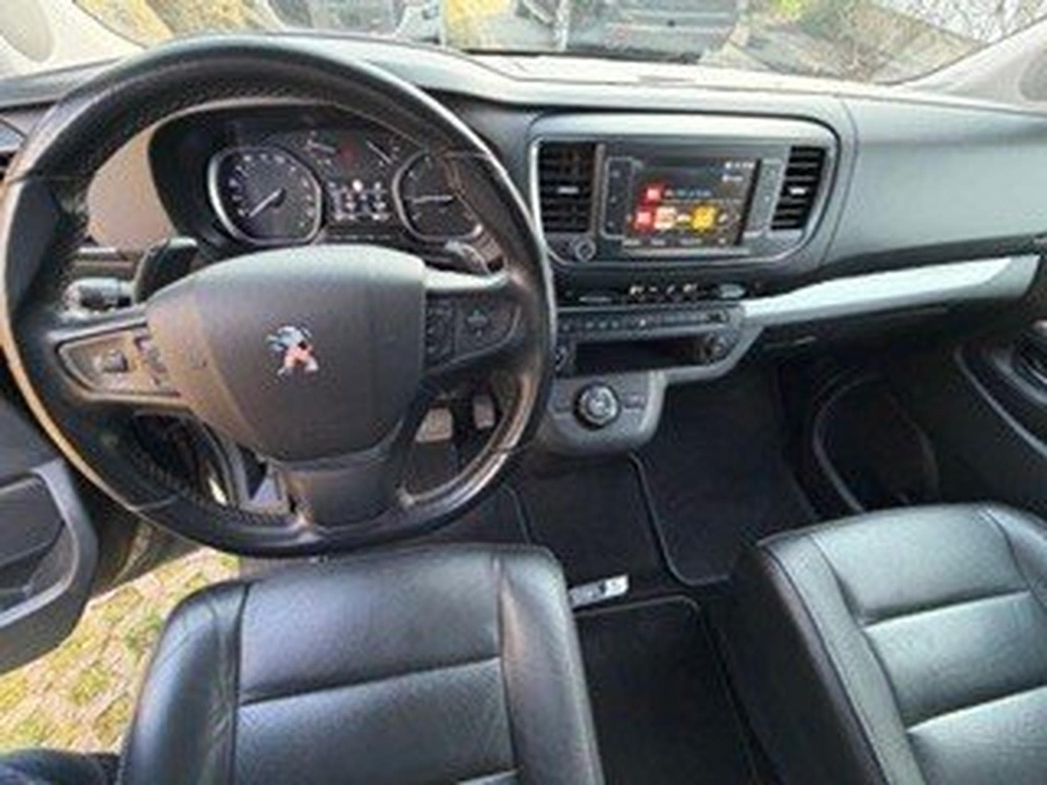 Peugeot Traveller 2.0 BlueHDi / Business / L1 (2018) - Foto 3