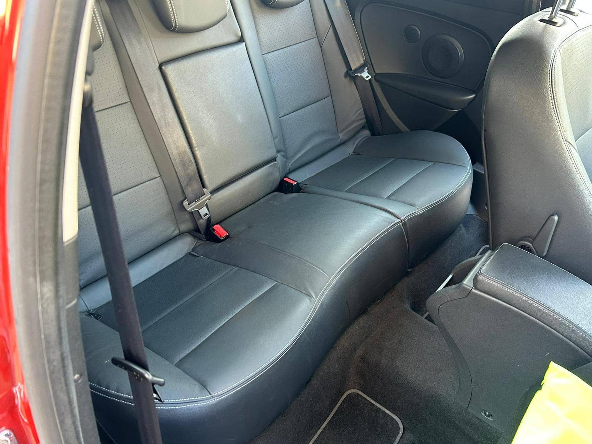 Renault Megane COUPE 2.0 ESSENCE 140CV AUTOMATIQUE (2010) - Photo 13