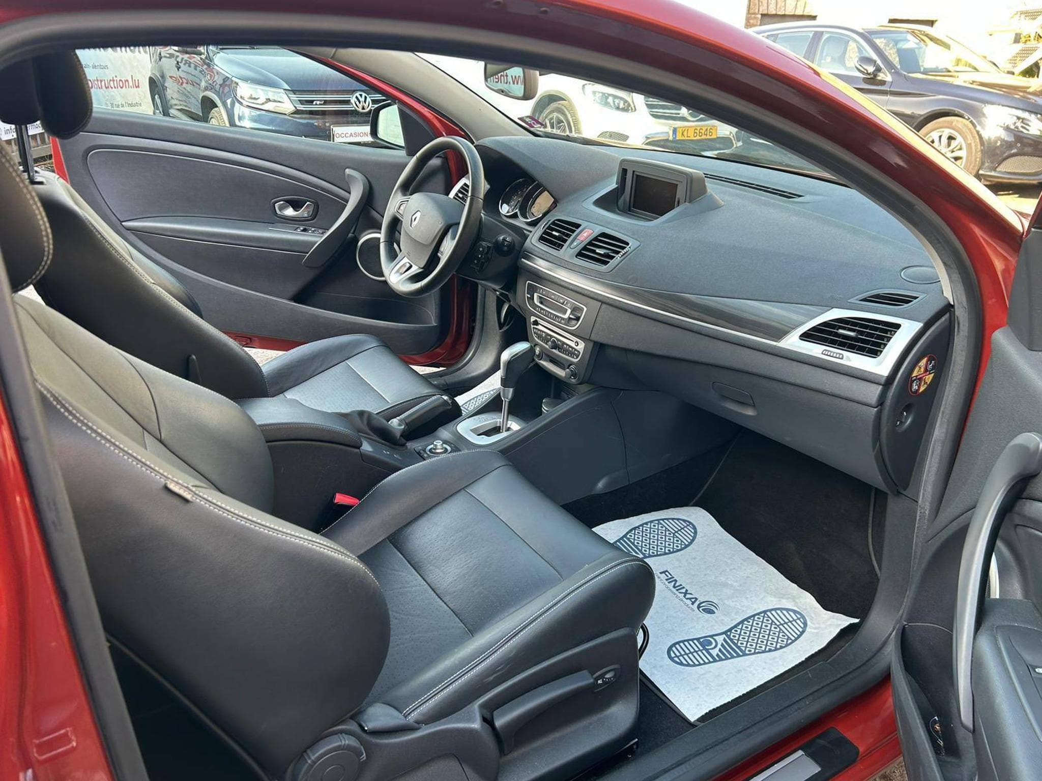 Renault Megane COUPE 2.0 ESSENCE 140CV AUTOMATIQUE (2010) - Photo 12