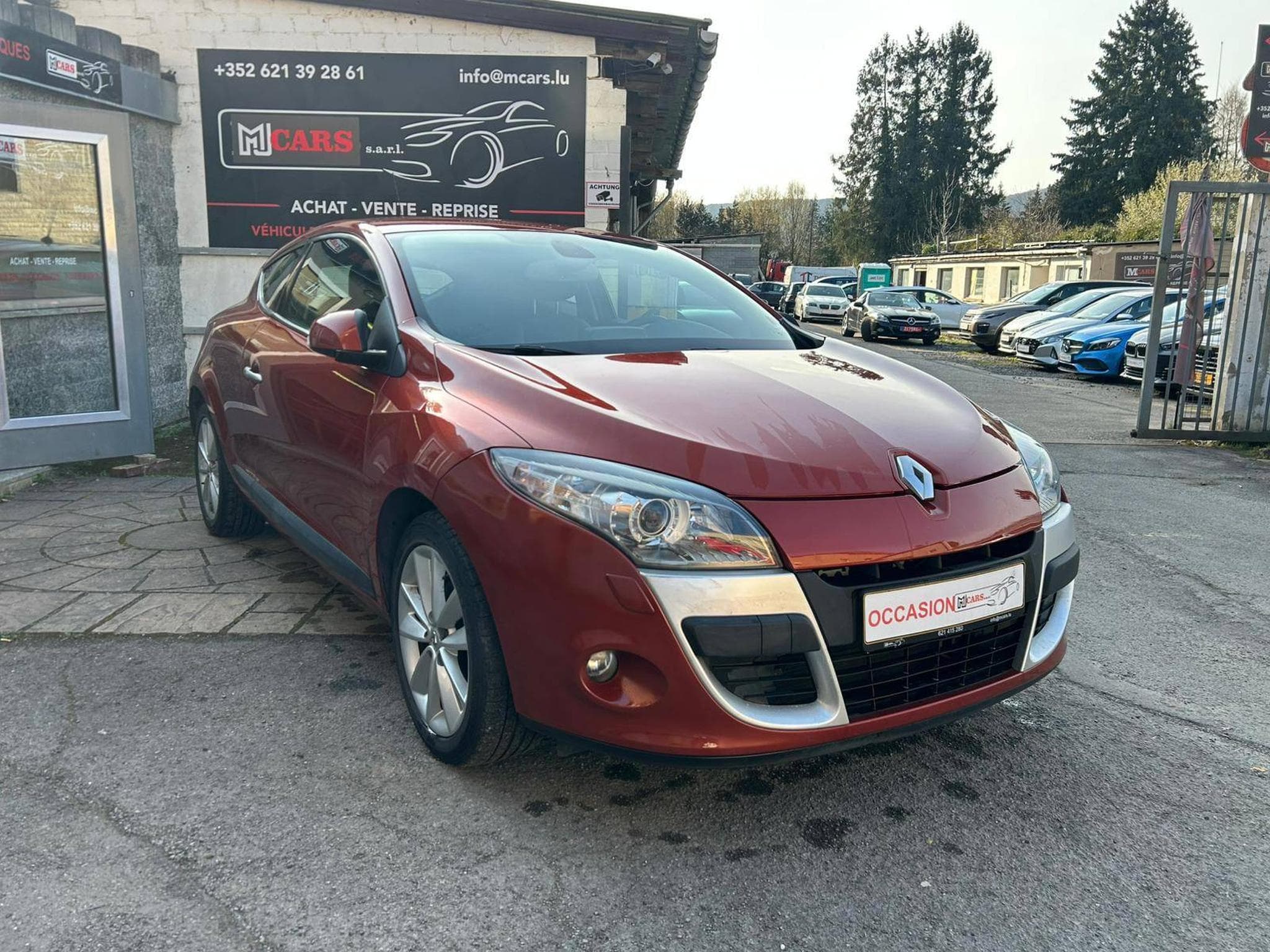 Renault Megane COUPE 2.0 ESSENCE 140CV AUTOMATIQUE (2010) - Photo 9