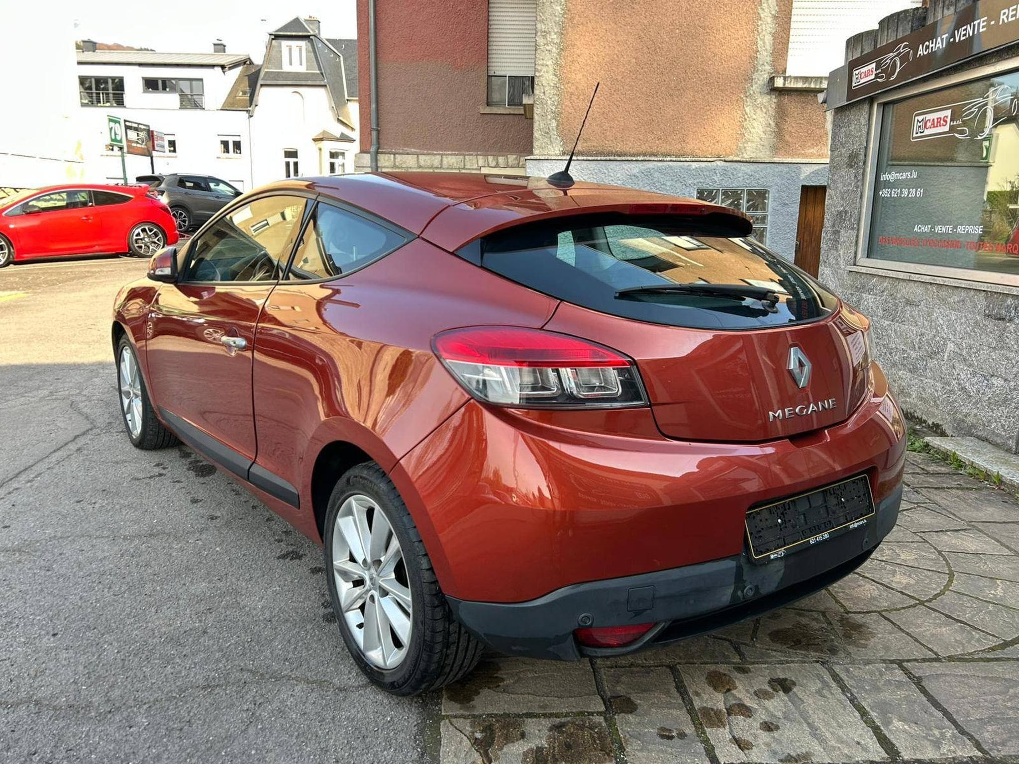 Renault Megane COUPE 2.0 ESSENCE 140CV AUTOMATIQUE (2010) - Photo 4