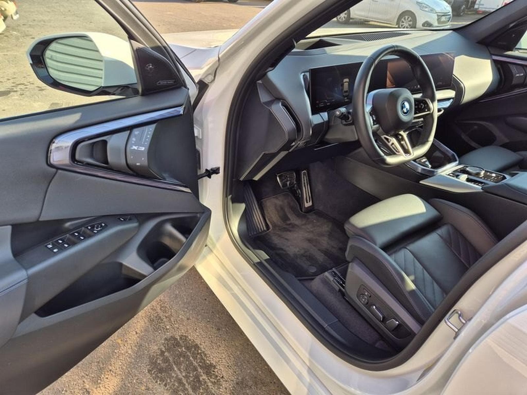 BMW X3 30e xDrive M Sport (2025) - Photo 12