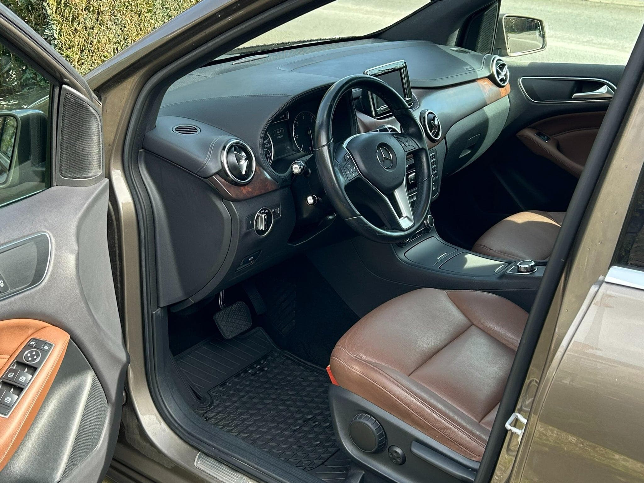 Mercedes B 180 CDI (2014) - Photo 5