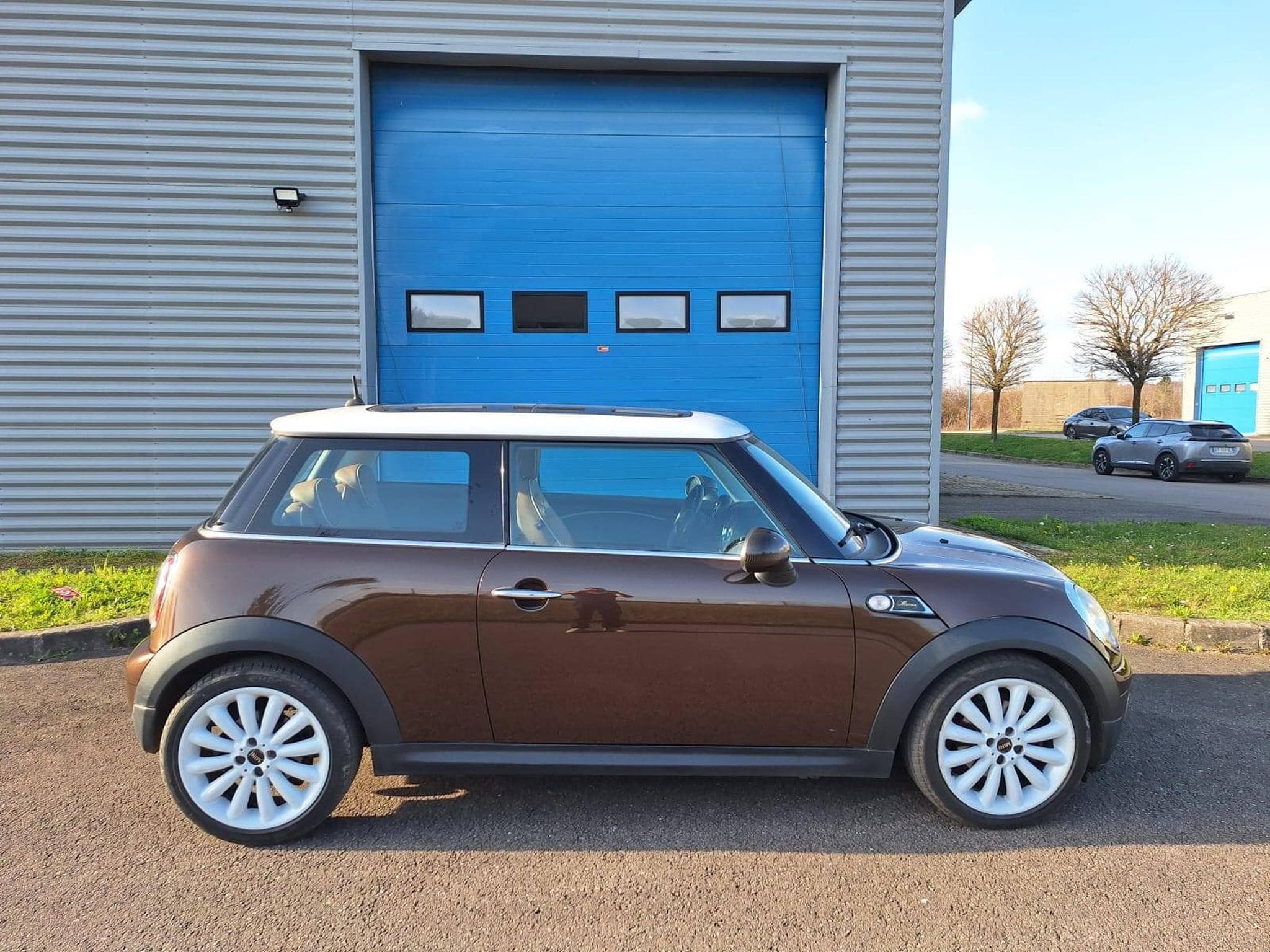 Mini Cooper D R56 1.6 D 109ch 50 Mayfair (2010) - Foto 2