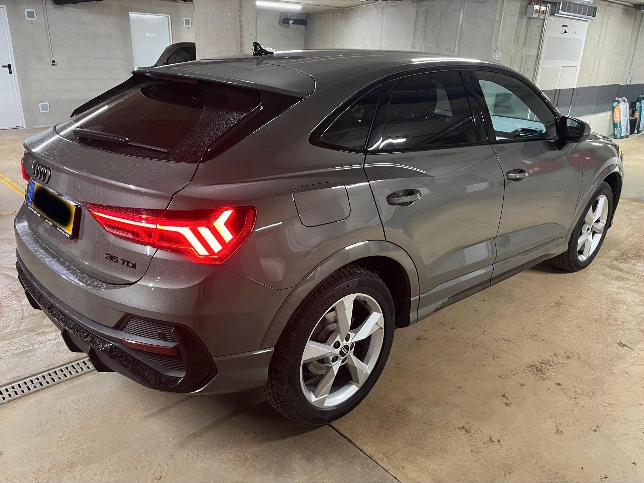Audi Q3 S-Line (2025) - Photo 1