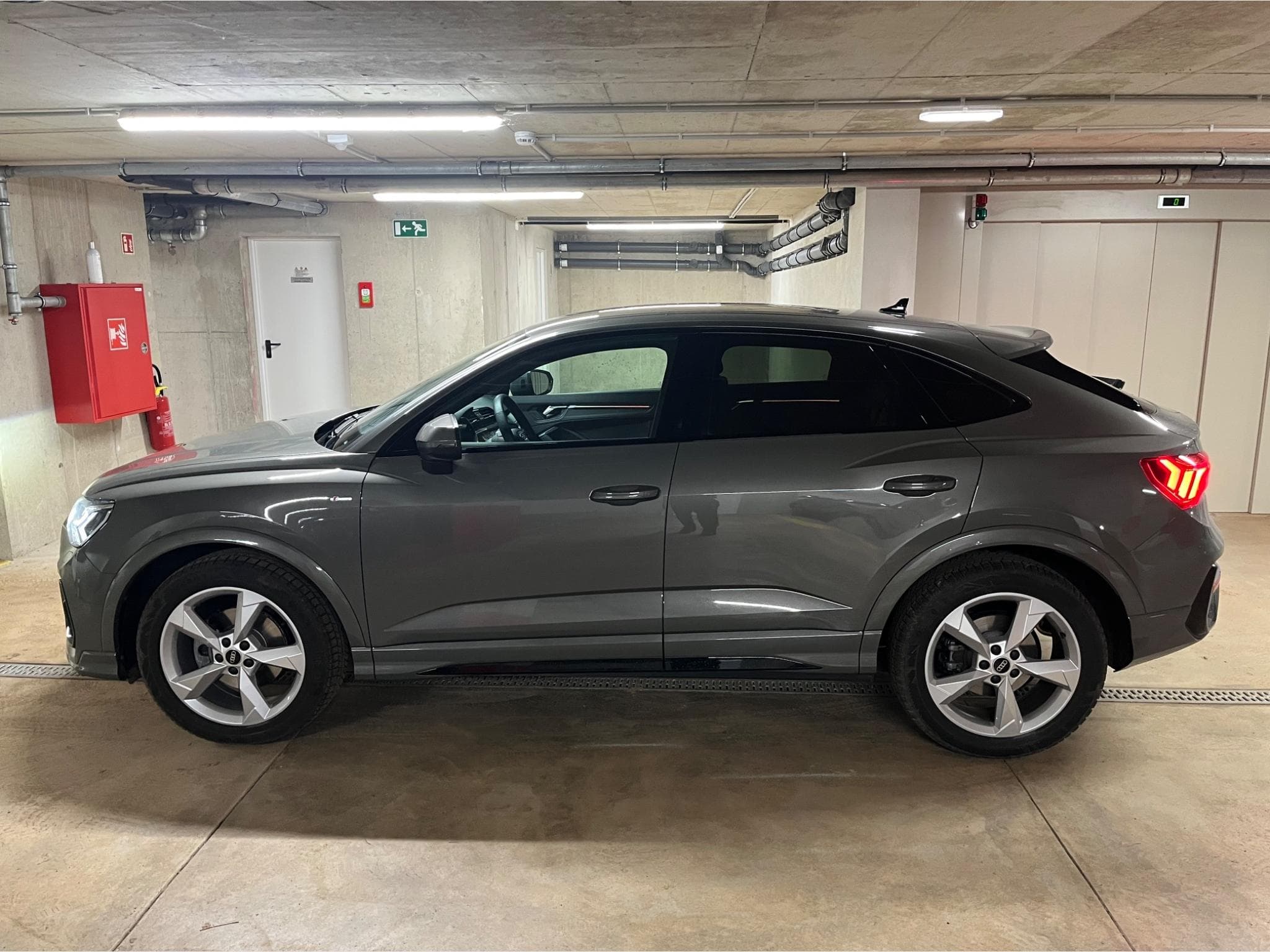 Audi Q3 S-Line (2025) - Photo 8