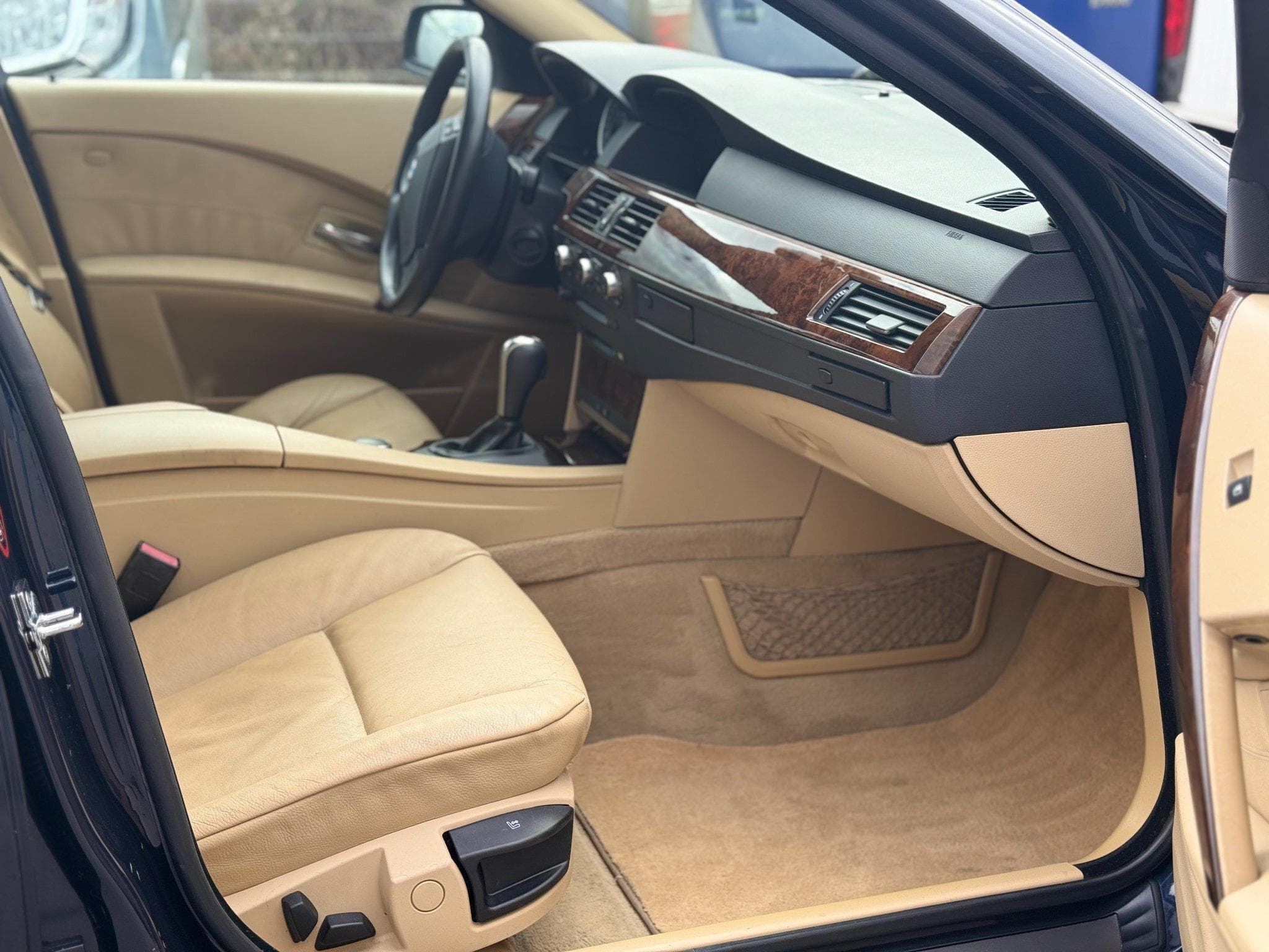 BMW 525 d Auto. 163 (2009) - Foto 5