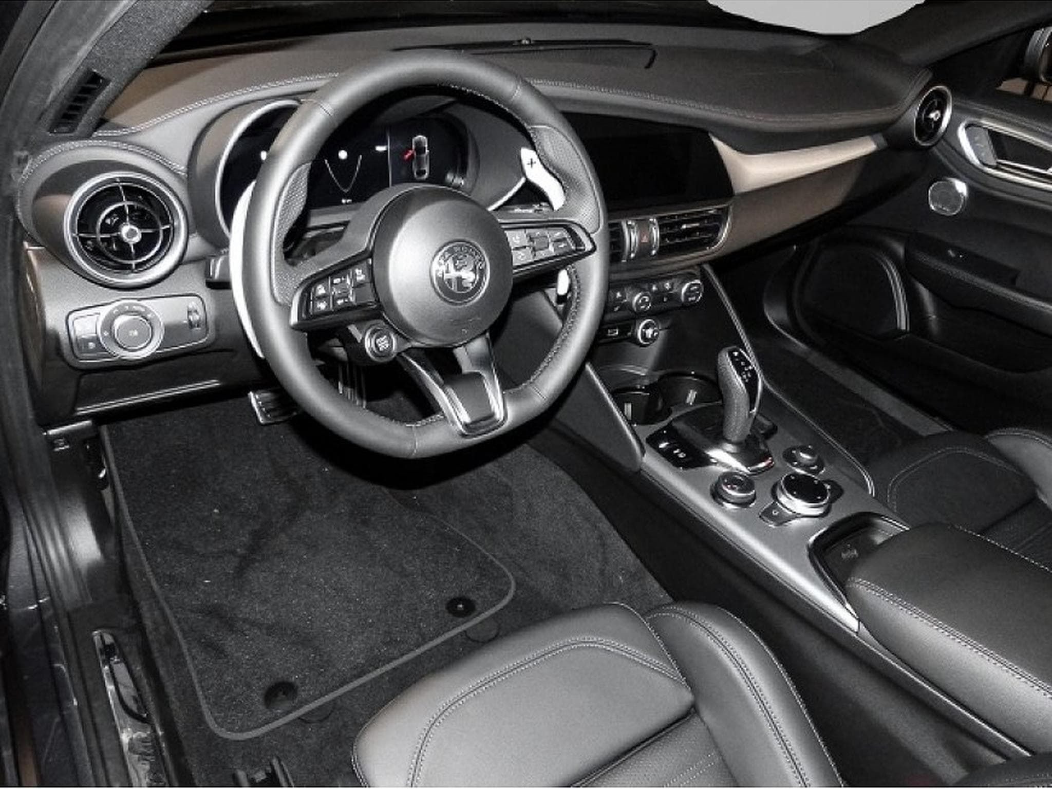 Alfa-Romeo Giulia (2024) - Photo 5