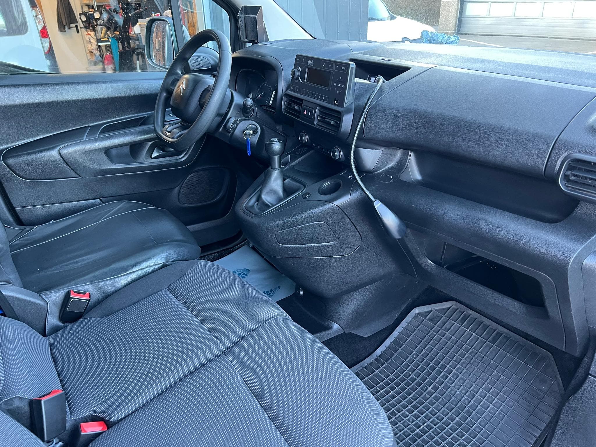 Citroën Berlingo 1,6 BHDI L HEAVY PRO (2021) - Foto 6