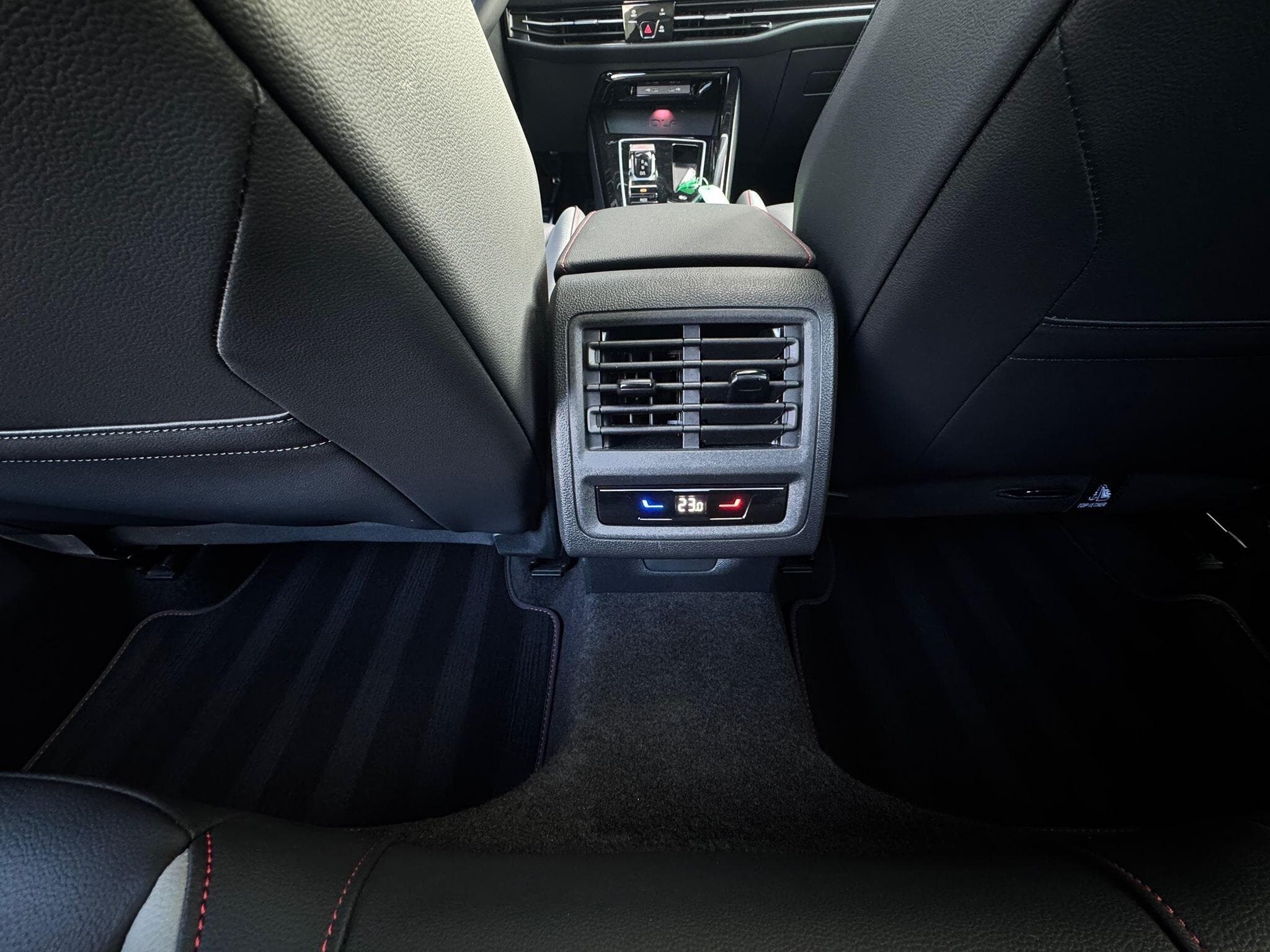 VW GTI CLUBSPORT 2.0L 300CV (2023) - Photo 11