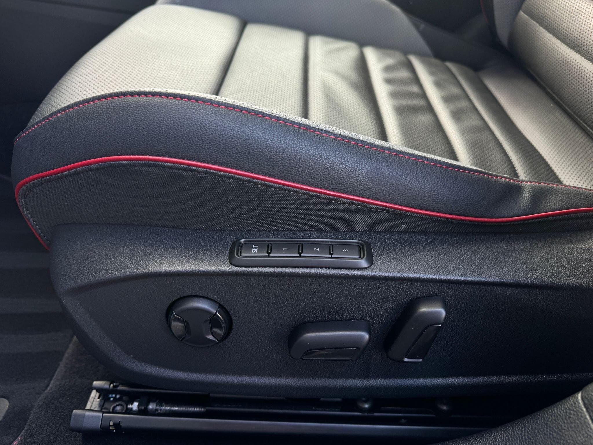 VW GTI CLUBSPORT 2.0L 300CV (2023) - Photo 8