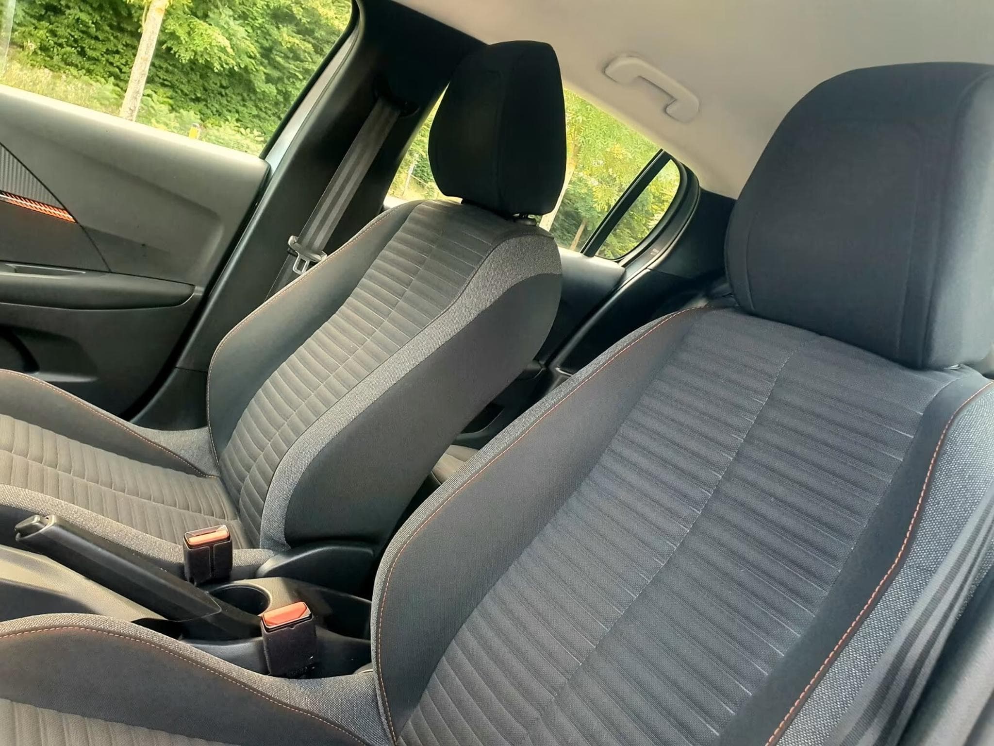 Peugeot 208 1.5 HDI 100 ACTIVE PACK (2021) - Foto 12