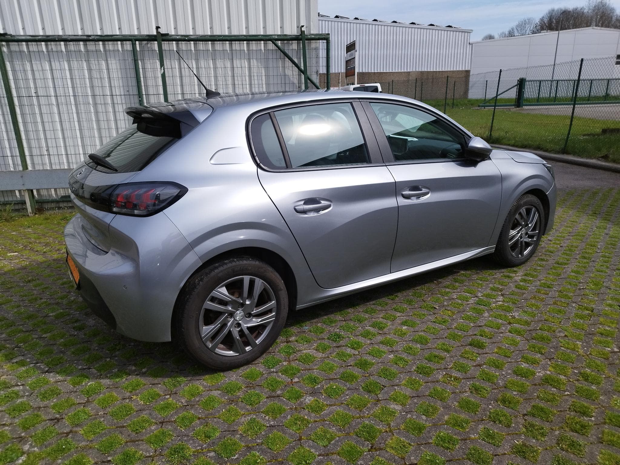 Peugeot 208 1.5 HDI 100 ACTIVE PACK (2021) - Foto 5