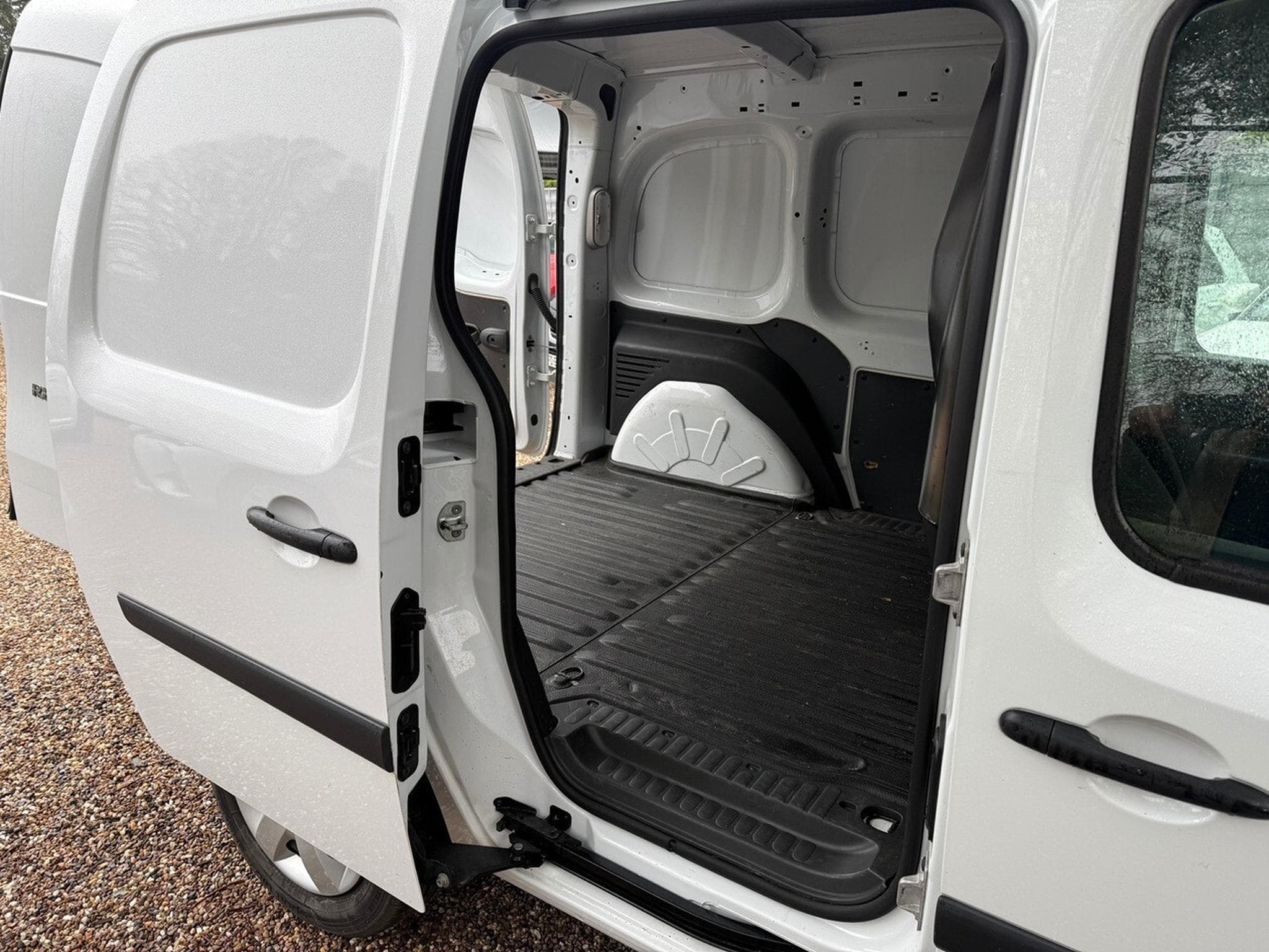 Renault Kangoo 1.5 dci  90 ch R-LINK GPS (2021) - Photo 14