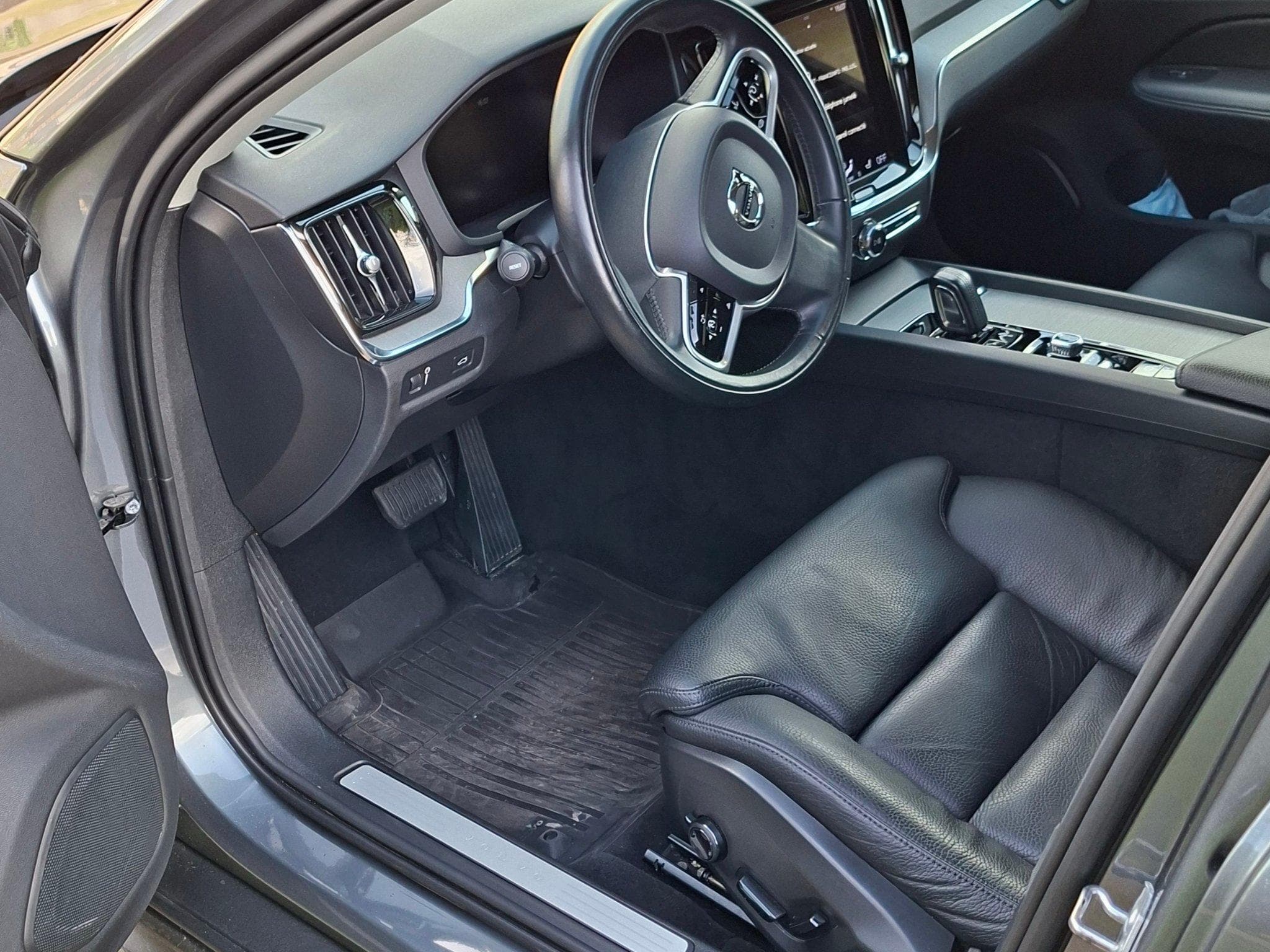 Volvo V60 Cross country 4WD (2021) - Photo 3