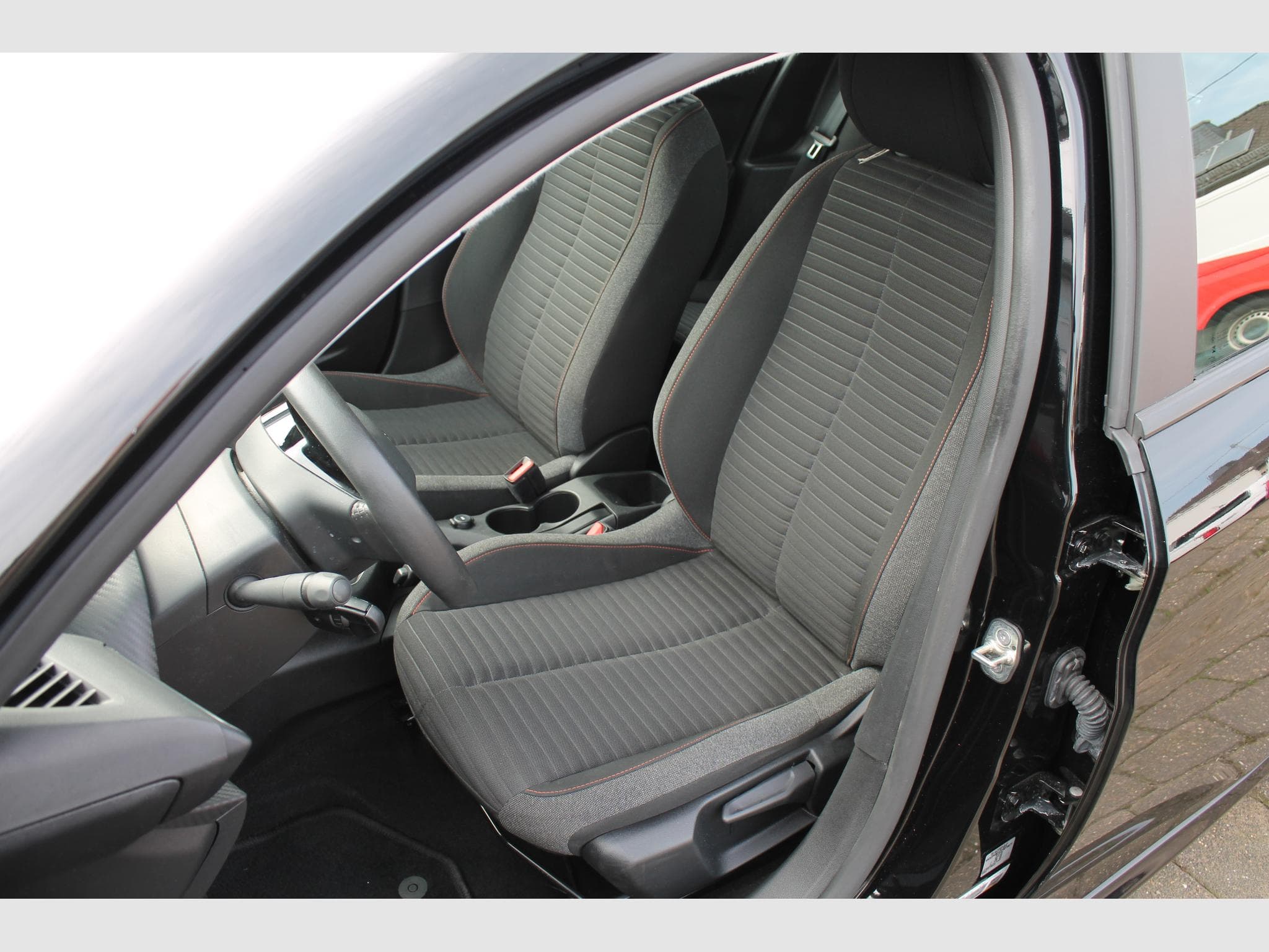 Peugeot 208 1.2 Pure Tech Like (2023) - Photo 6