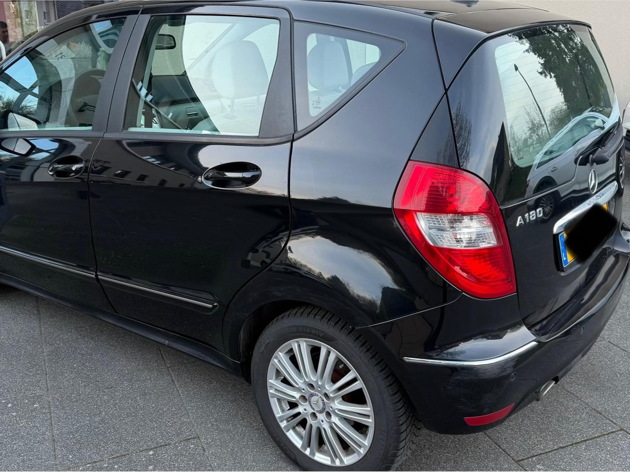 Mercedes A 180 (2010) - Photo 3