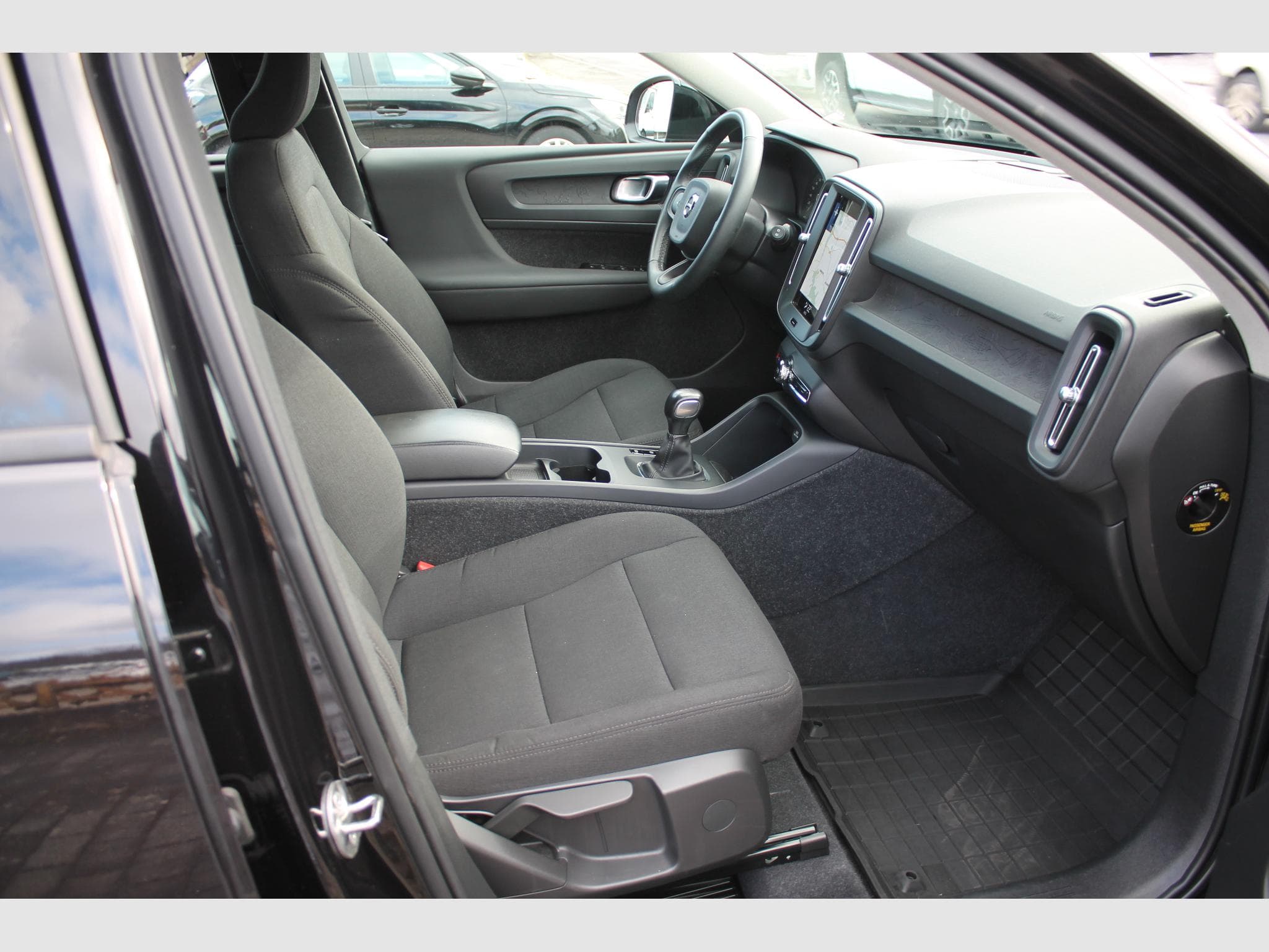 Volvo XC40 T2 Momentum Core (2022) - Foto 11